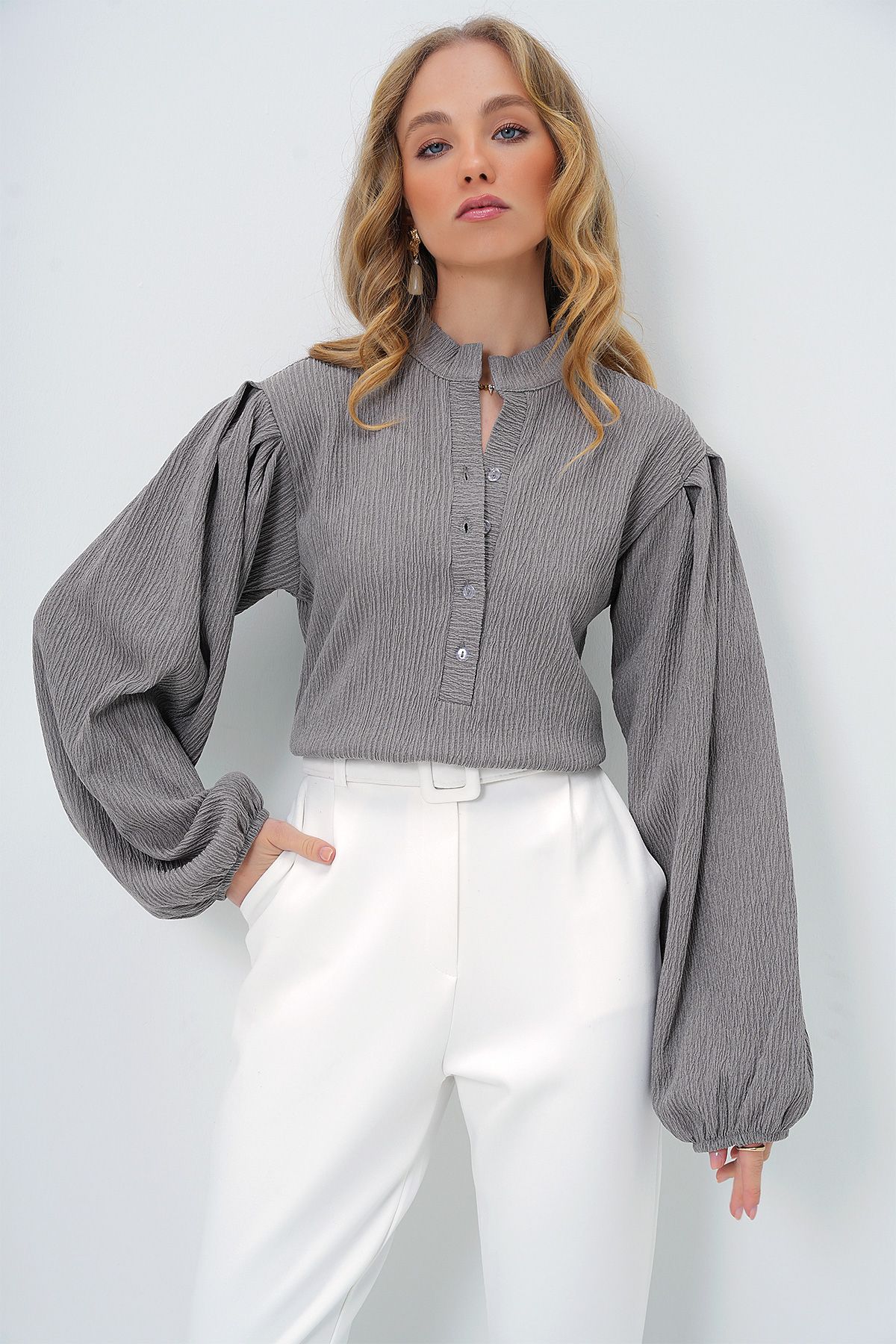 VAGGON-Balloon Sleeve Textured Shirt Blouse with Buttons on the Front of the Judge Collar 3