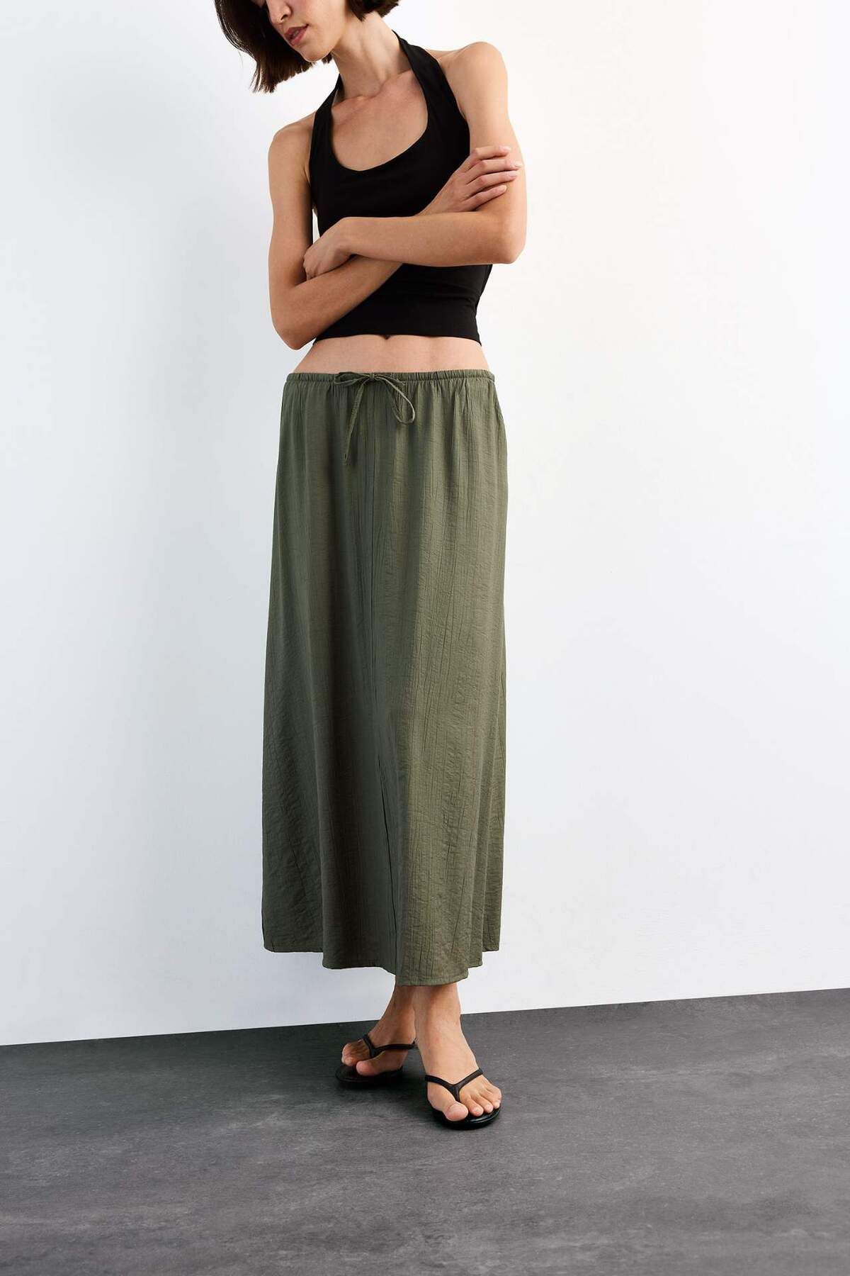 DeFacto-Relax Fit Elastic Waist Crinkle Fabric Midi Skirt G1093Ax25Sm 5