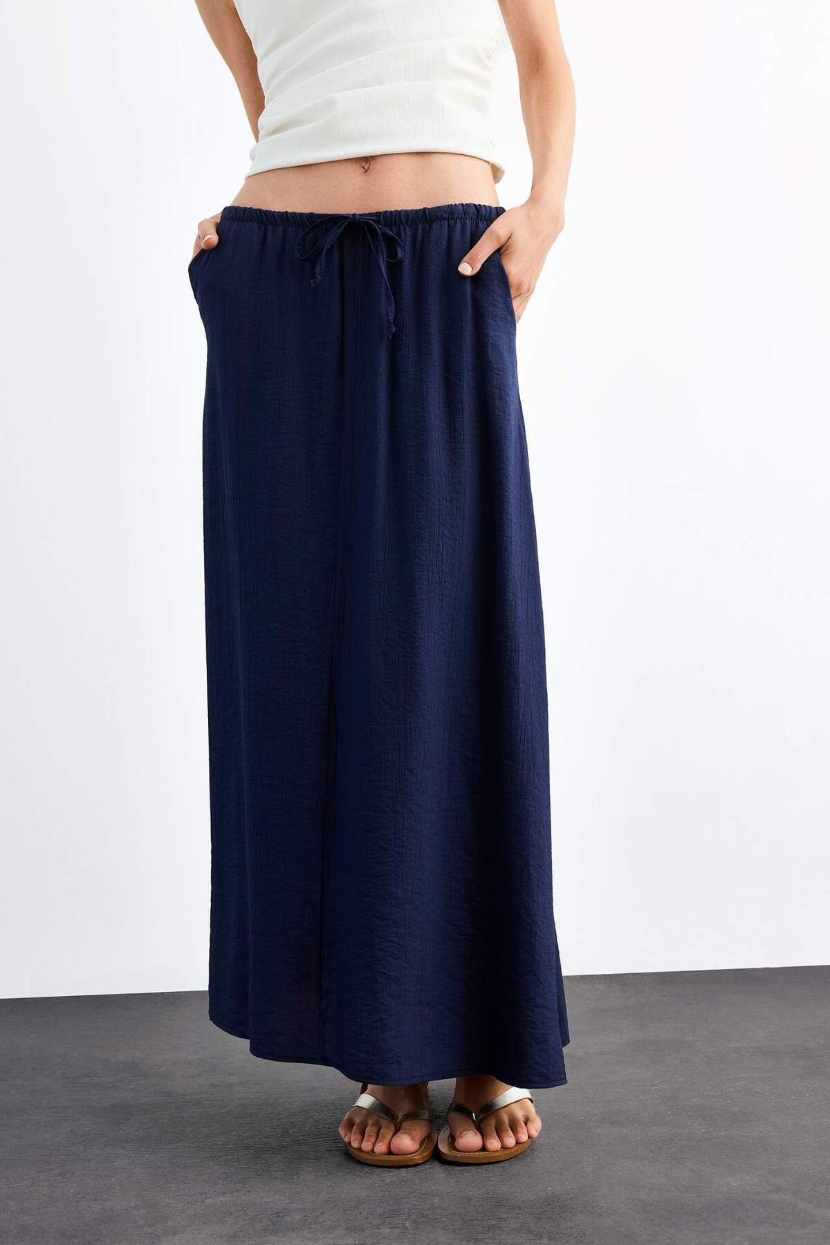 DeFacto-Relax Fit Elastic Waist Crinkle Fabric Midi Skirt G1093Ax25Sm 3