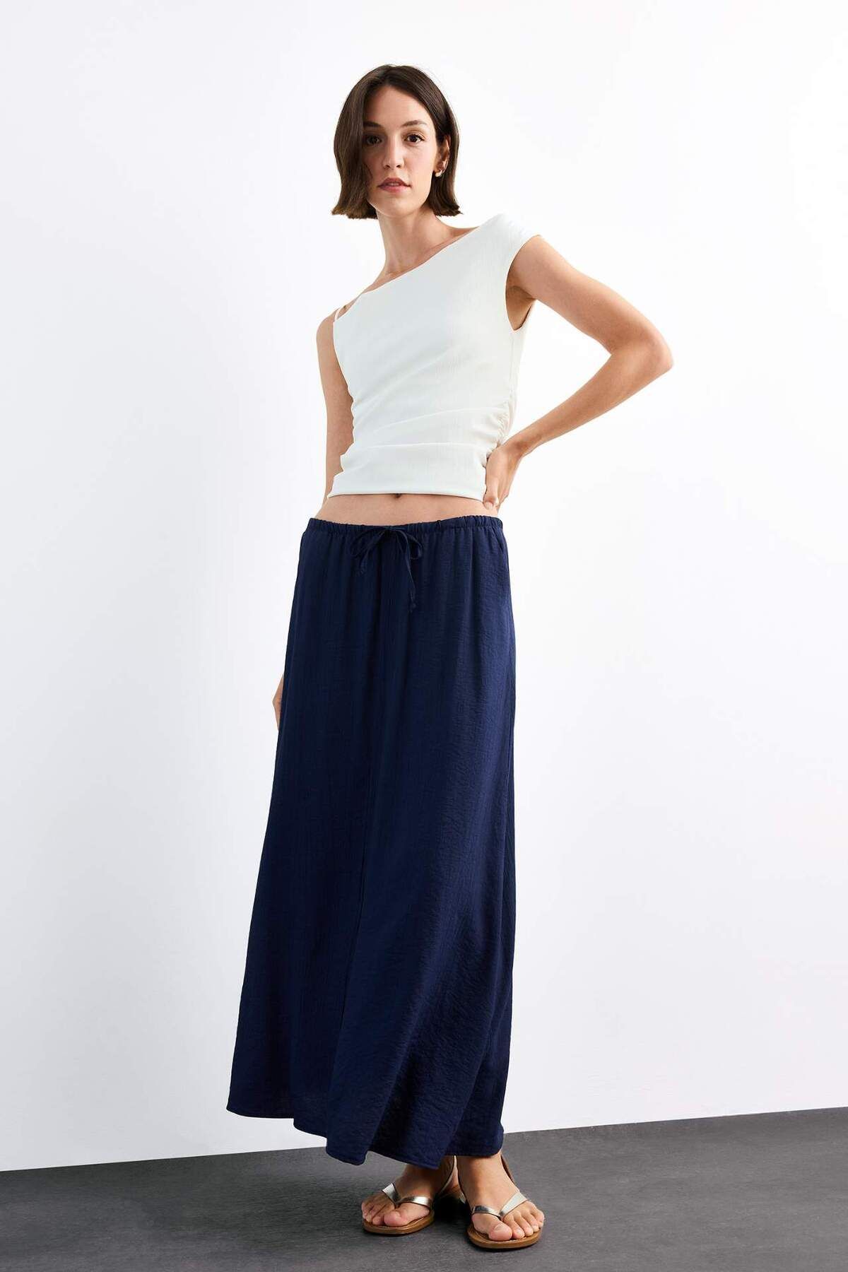 DeFacto-Relax Fit Elastic Waist Crinkle Fabric Midi Skirt G1093Ax25Sm 2