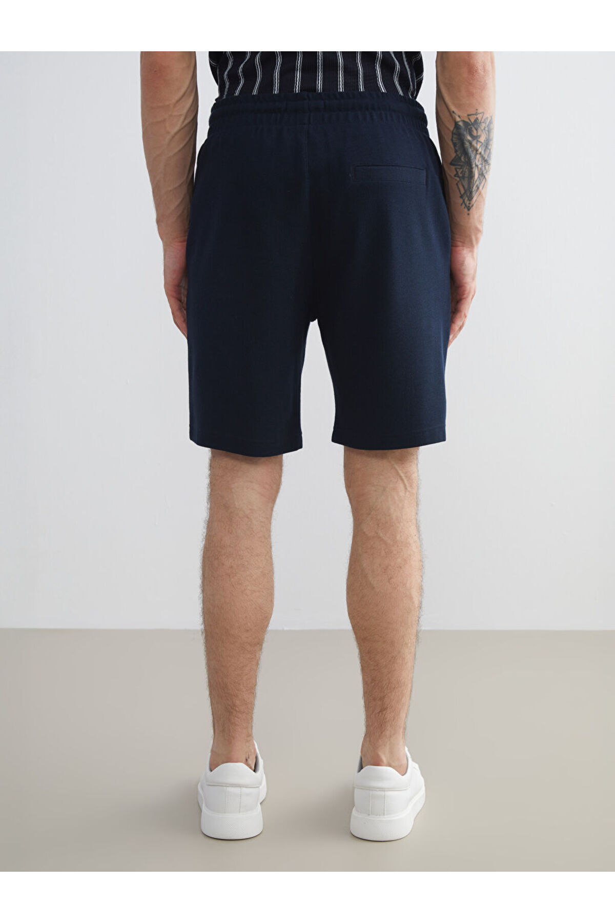 LC Waikiki-Create Your Style from Uzg Store |   Standard Fit Men's Shorts 4