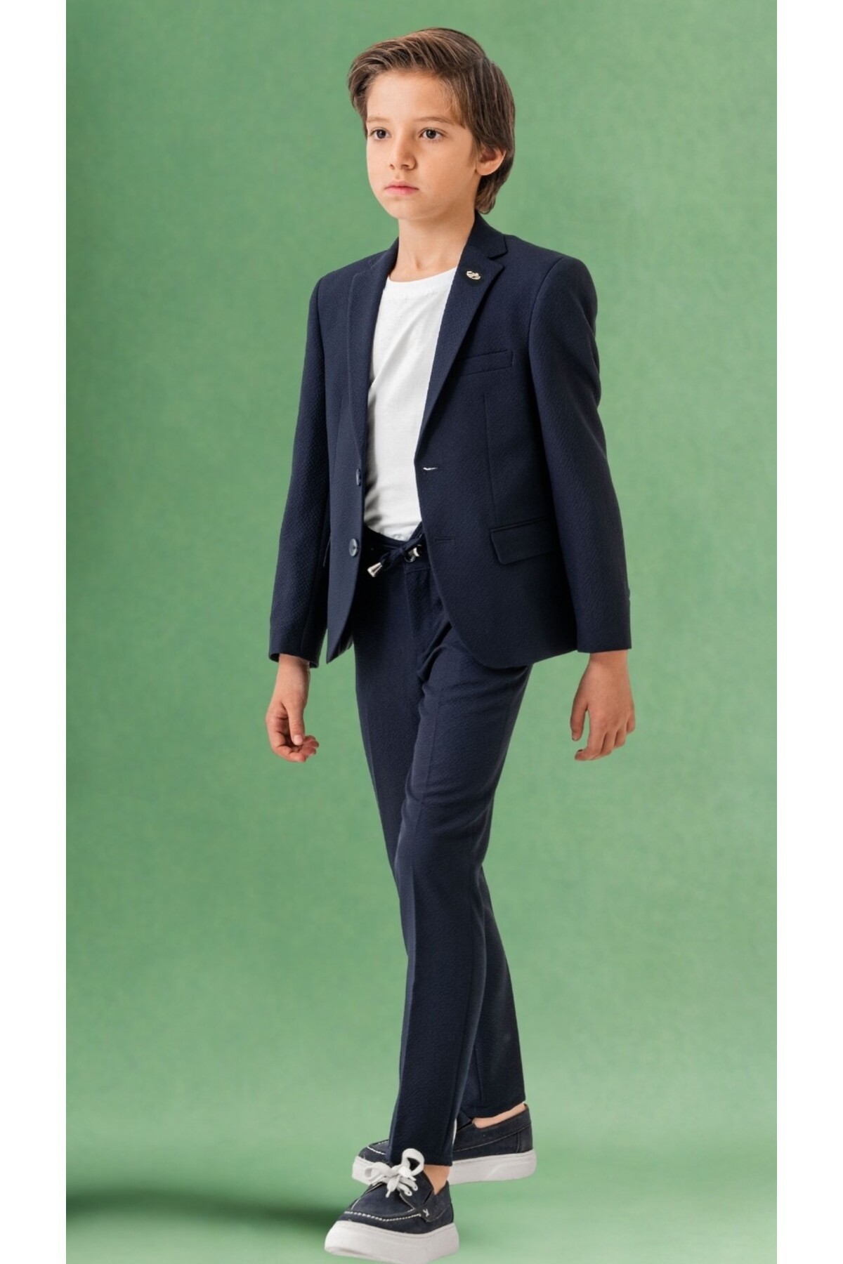 Atlas Kids Keten Jogger Erkek Çocuk Takım Elbise – Ceketli Pantolonlu Tişörtlü Yaka Broşlu 4’lü Set fotoğrafı 3 (önizleme)