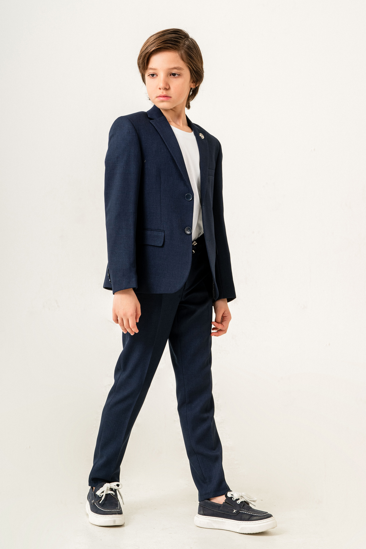 Atlas Kids Keten Jogger Erkek Çocuk Takım Elbise – Ceketli Pantolonlu Tişörtlü Yaka Broşlu 4’lü Set fotoğrafı 7 (önizleme)