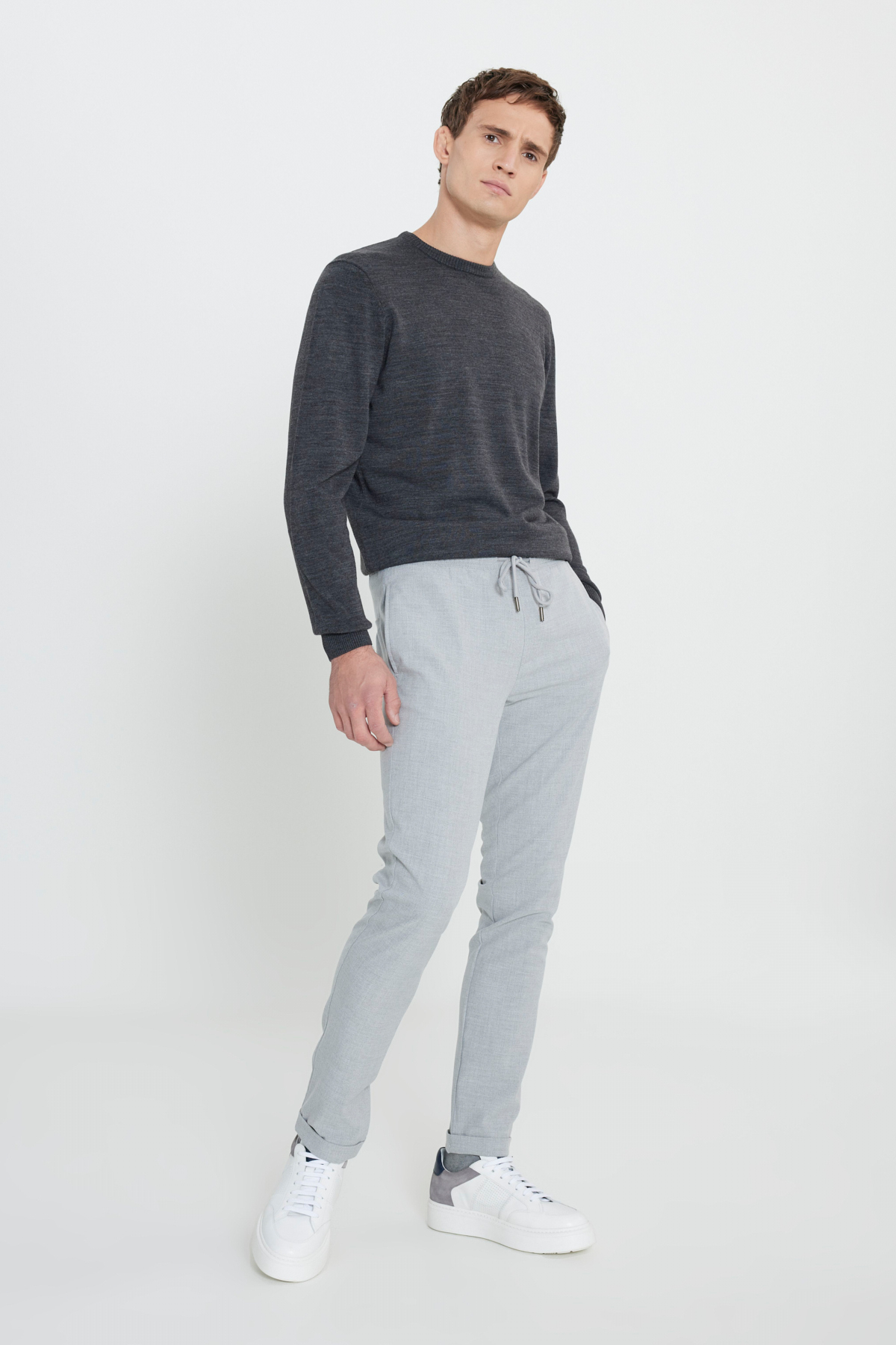 AC&Co / Altınyıldız Classics  Slim Fit Beli Bağlamalı Yan Cepli Gri Jogger Pantolon - Görsel 2