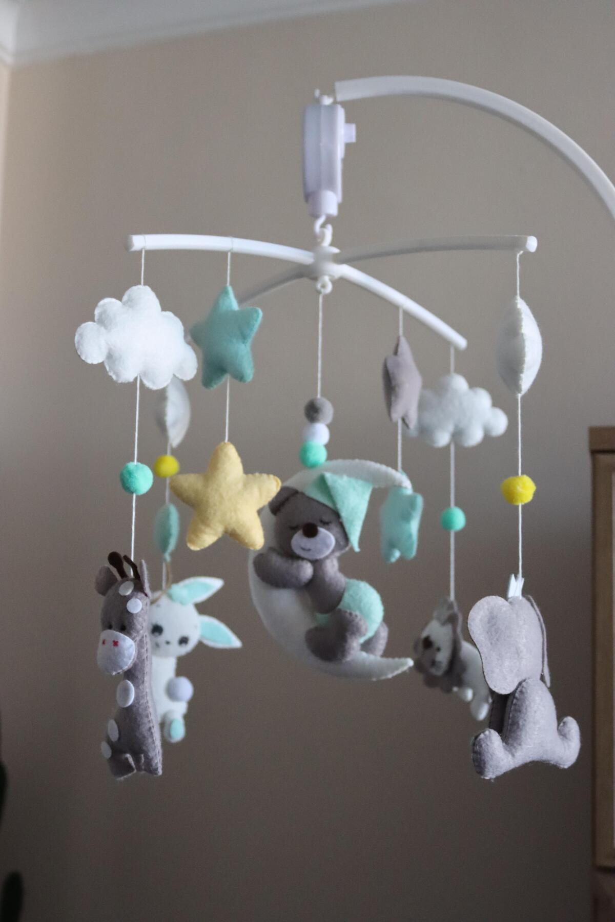 Asilbebe Müzik ve Asma Aparatlı Keçeden Hayvan Figürlü Beşik Dönencesi fotoğrafı 2 (önizleme)