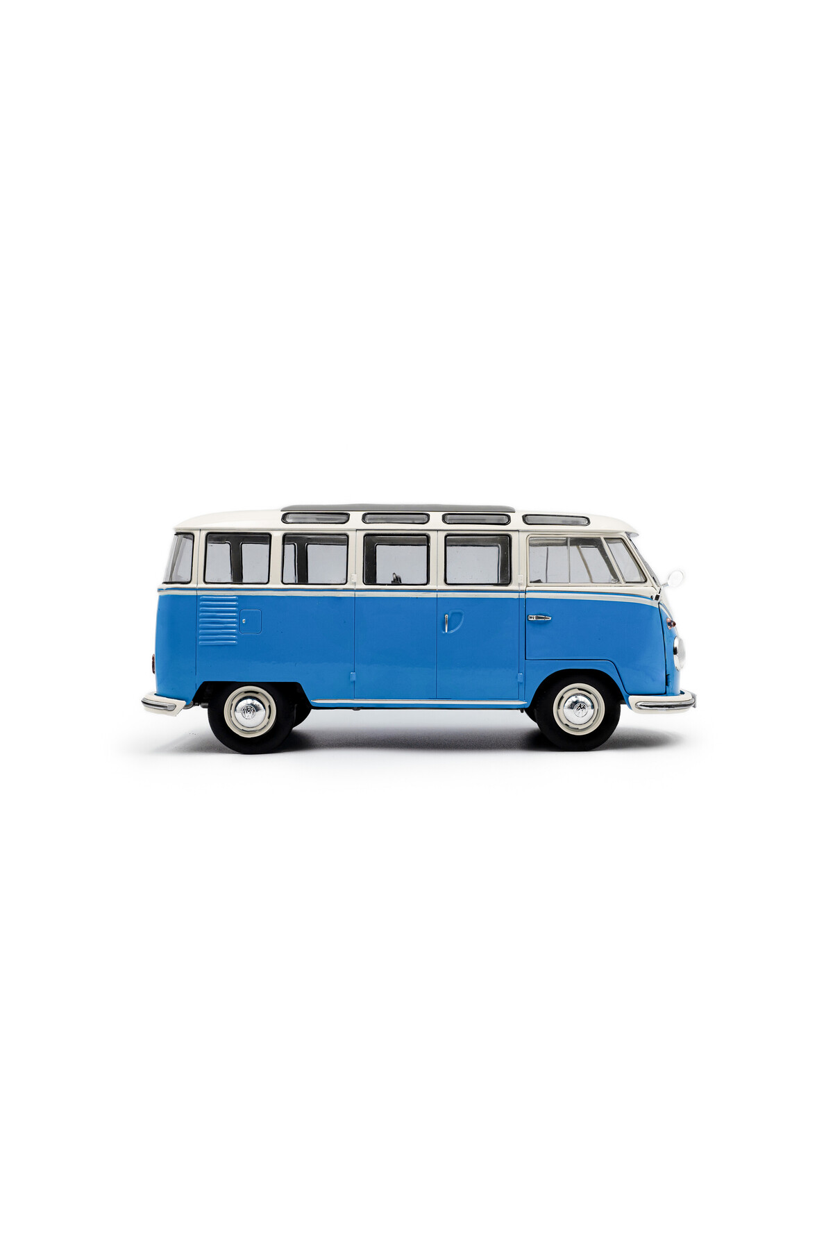 ミニチャンプス 1/18 VW 1600TL ファーストバック ライトブルー Solido 1:18 Volkswagen T1 Samba Bus – 1962 (S1813401) Diecast