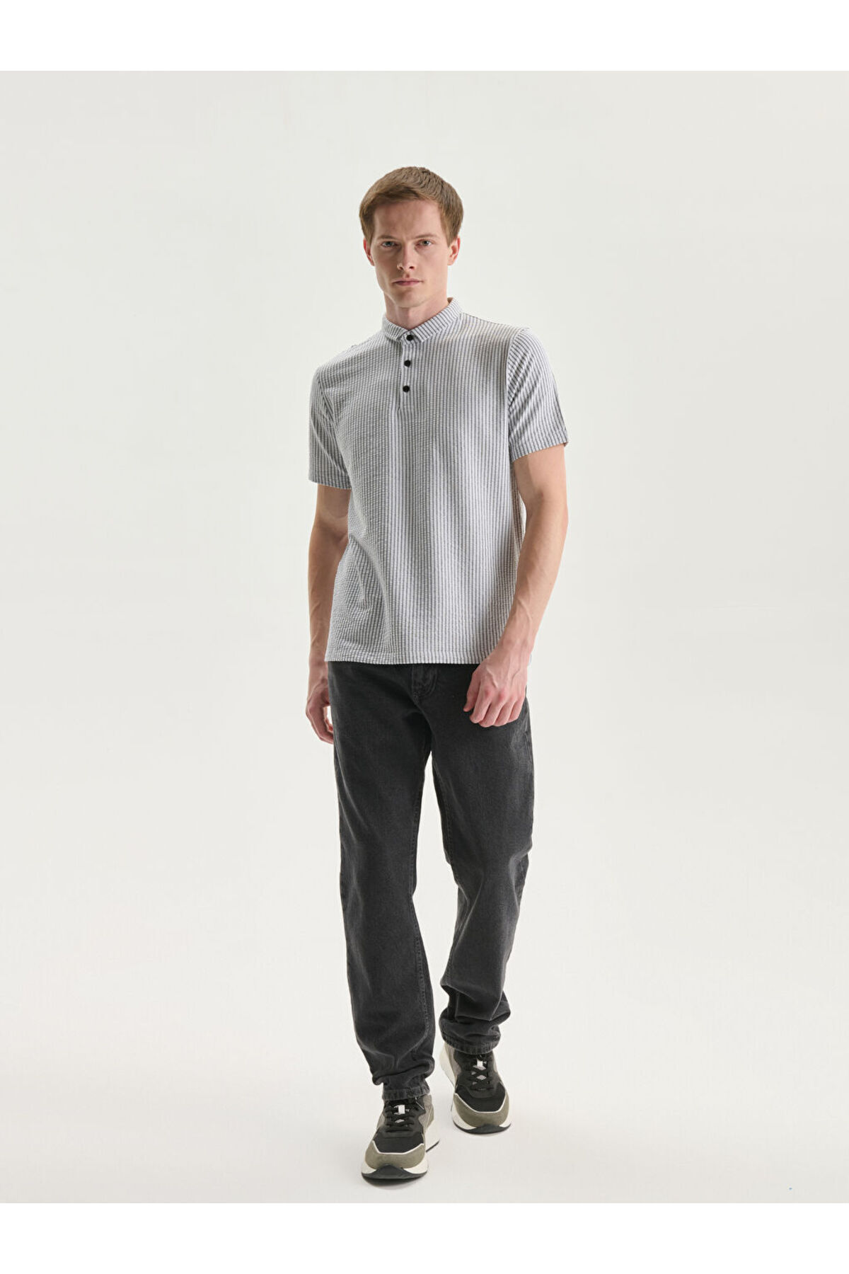 LC Waikiki-Create Your Style from Uzg Store |   Judge Collar Short Sleeve Men's Textured T-Shirt 3