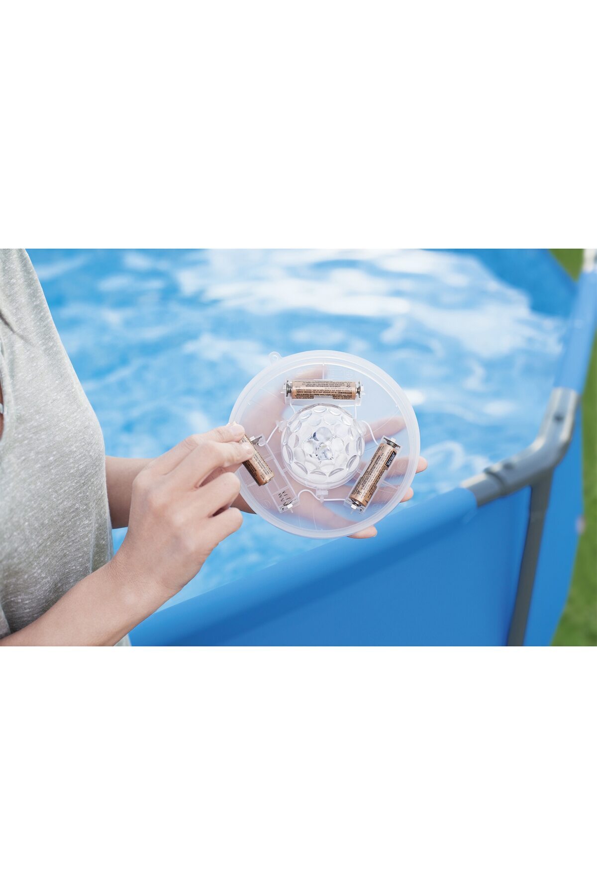SERSIMO-Bestway FloatBright LED floating pool light, 4 colors, 7 modes, operates on 3 AA batteries 7