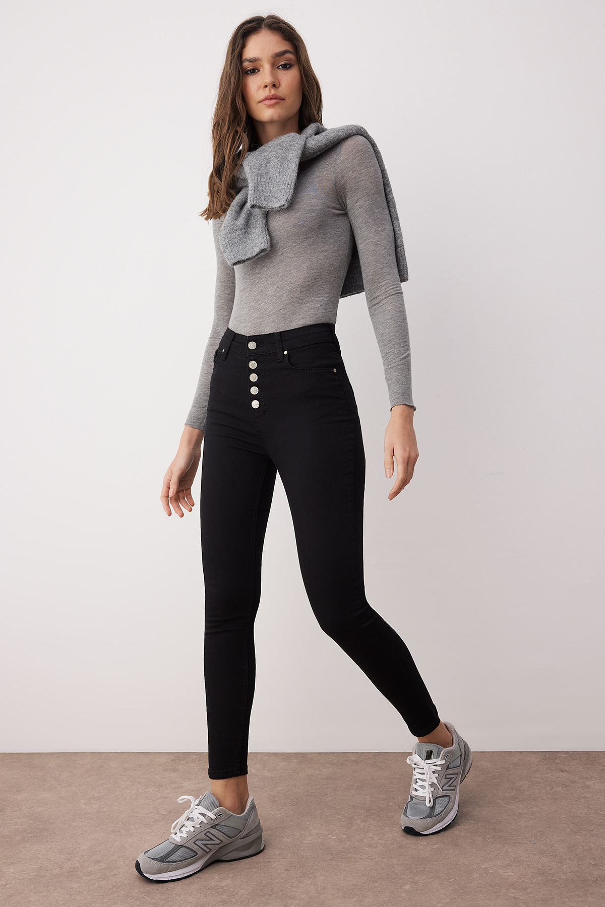 Trendyolmilla  Solmayan Siyah Önden Düğmeli Yüksek Bel Ekstra Esnek Skinny Vücudu Saran Jeans TWOAW24JE00090 - Görsel 2