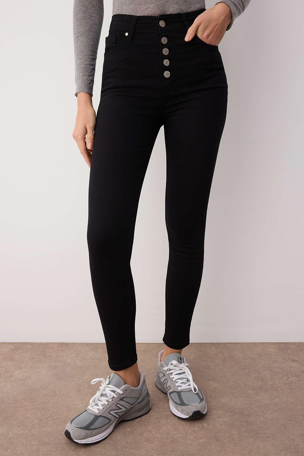 Trendyolmilla  Solmayan Siyah Önden Düğmeli Yüksek Bel Ekstra Esnek Skinny Vücudu Saran Jeans TWOAW24JE00090 - Görsel 3