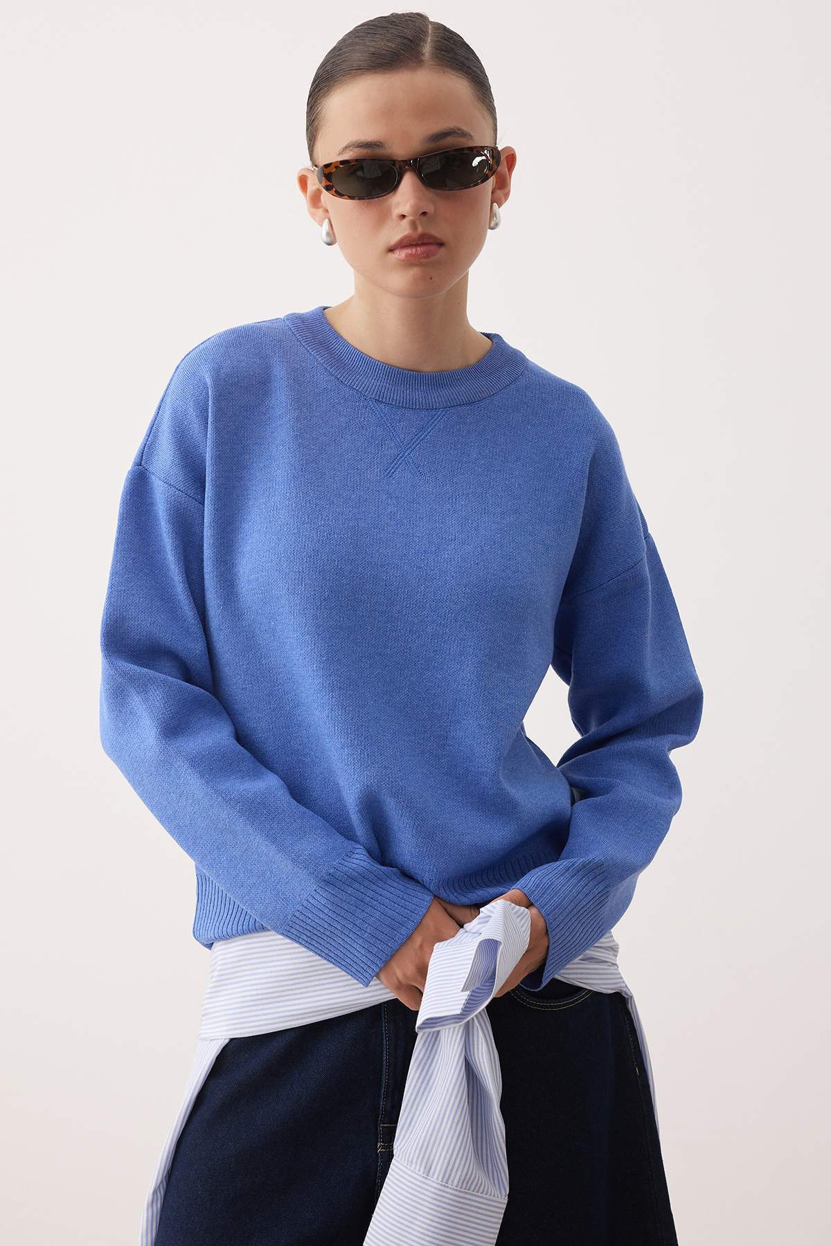 Trendyolmilla  Saks Viskon İçerikli Geniş Kalıp Basic Triko Kazak TWOAW26KZ00127