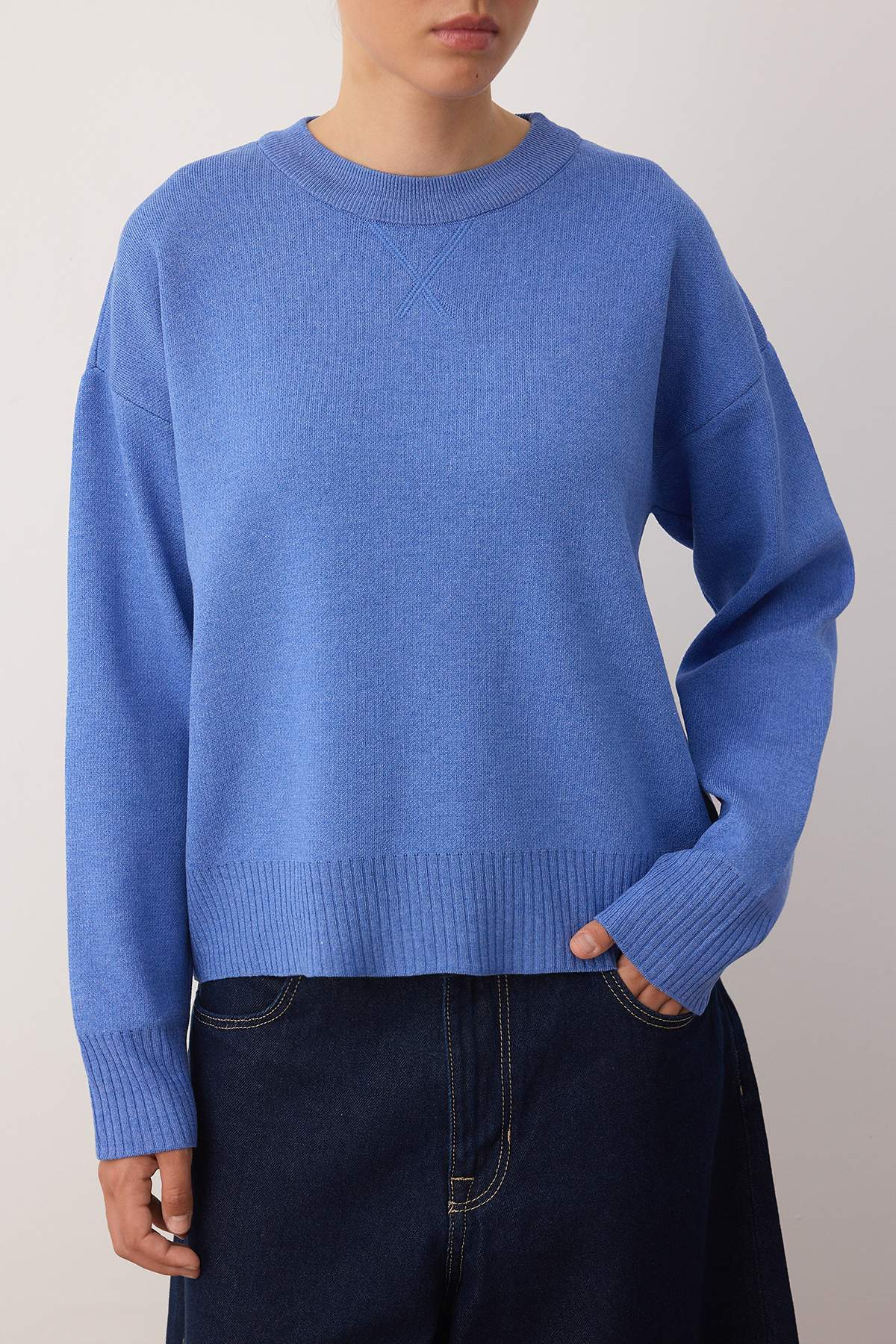 Trendyolmilla  Saks Viskon İçerikli Geniş Kalıp Basic Triko Kazak TWOAW26KZ00127 - Görsel 3