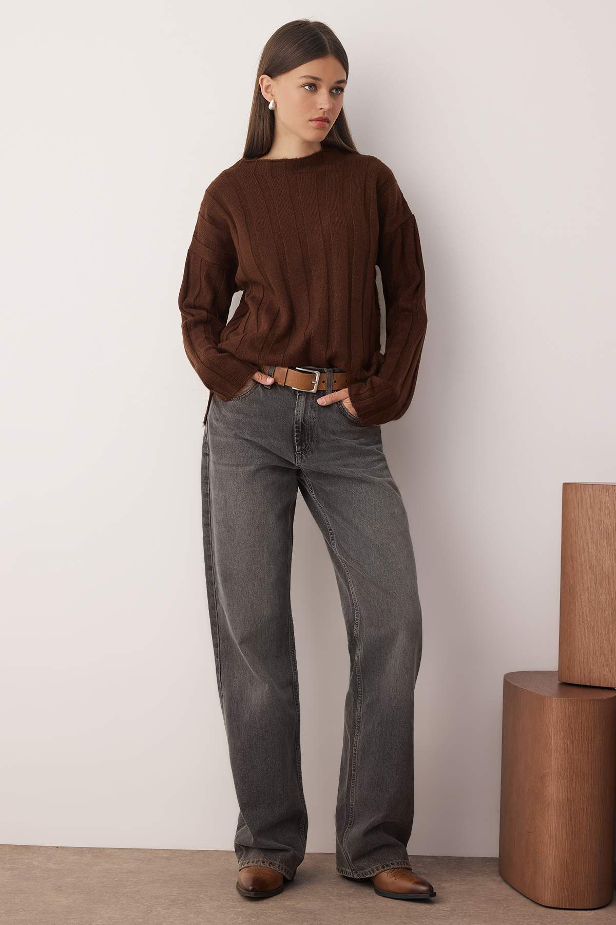 Trendyolmilla  Kahverengi Yumuşak Dokulu Geniş Kalıp Triko Kazak TWOAW26KZ00177 - Görsel 2