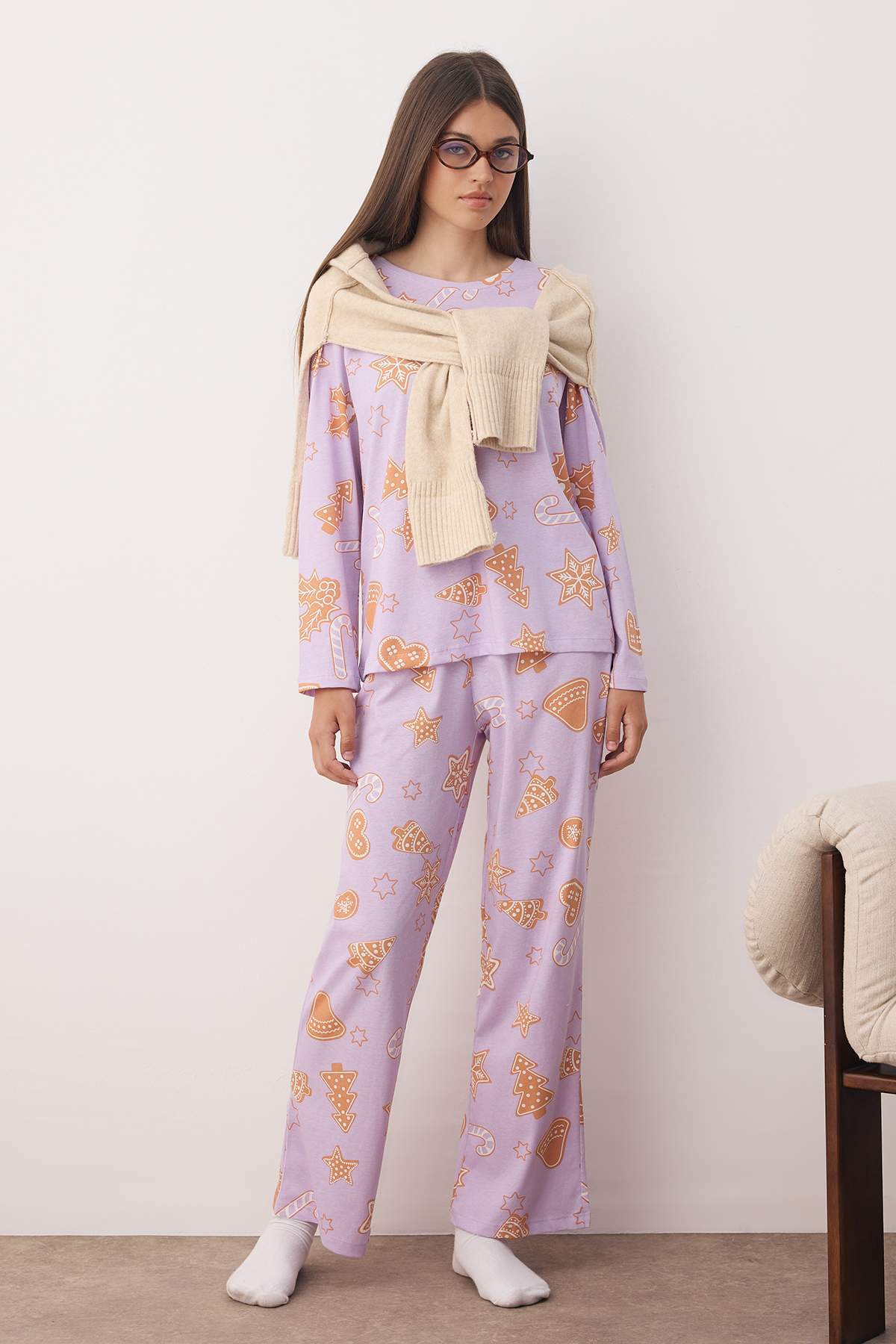 Trendyolmilla Lila %100 Pamuklu Yılbaşı Temalı Örme Pijama Takımı THMAW26PT00062