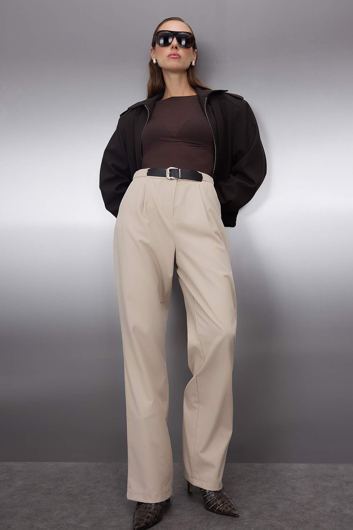 Trendyolmilla  Bej Kemerli Straigt/Düz Kesim Pantolon TWOAW25PL00046