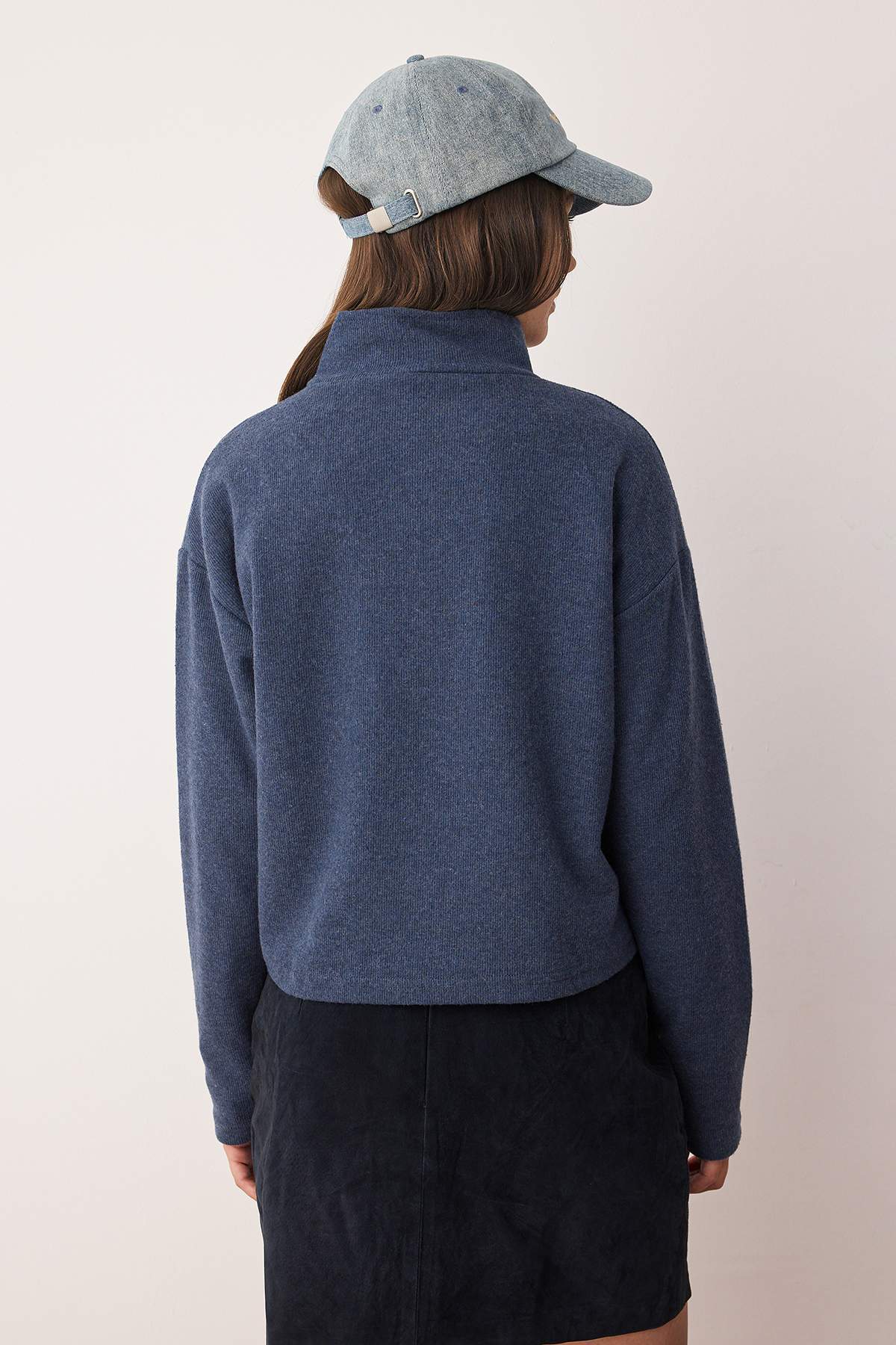 Trendyolmilla  Indigo Selanik/Triko Görünümlü Fermuarlı Yaka Regular/Normal Kalıp Örme Sweatshirt TWOAW22SW0732 - Görsel 4