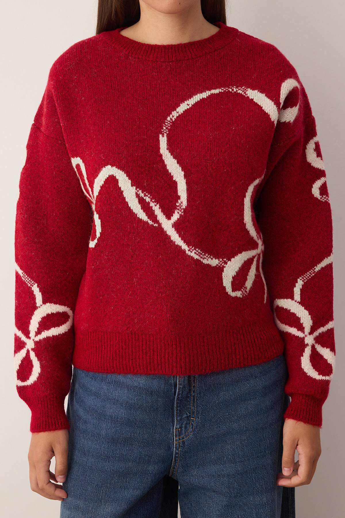 Trendyol Collection Roter Pullover mit weichem Strickmuster und Glitzermuster im Neujahrsstil TWOAW26KZ00175