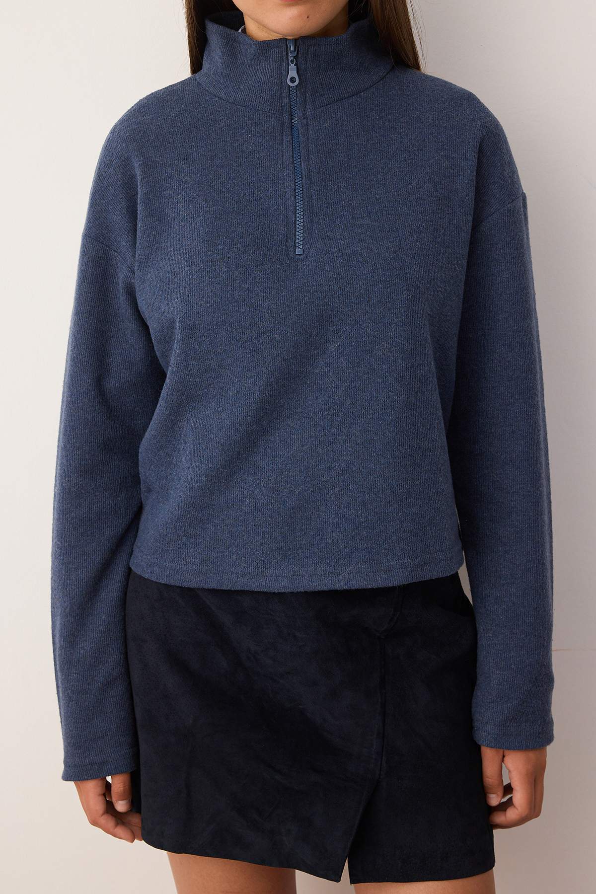 Trendyolmilla  Indigo Selanik/Triko Görünümlü Fermuarlı Yaka Regular/Normal Kalıp Örme Sweatshirt TWOAW22SW0732 - Görsel 3