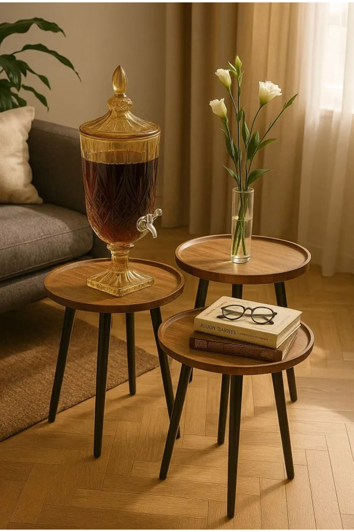 Un-Set of 3 tables with an elegant wooden design that fits every corner of your home. 1