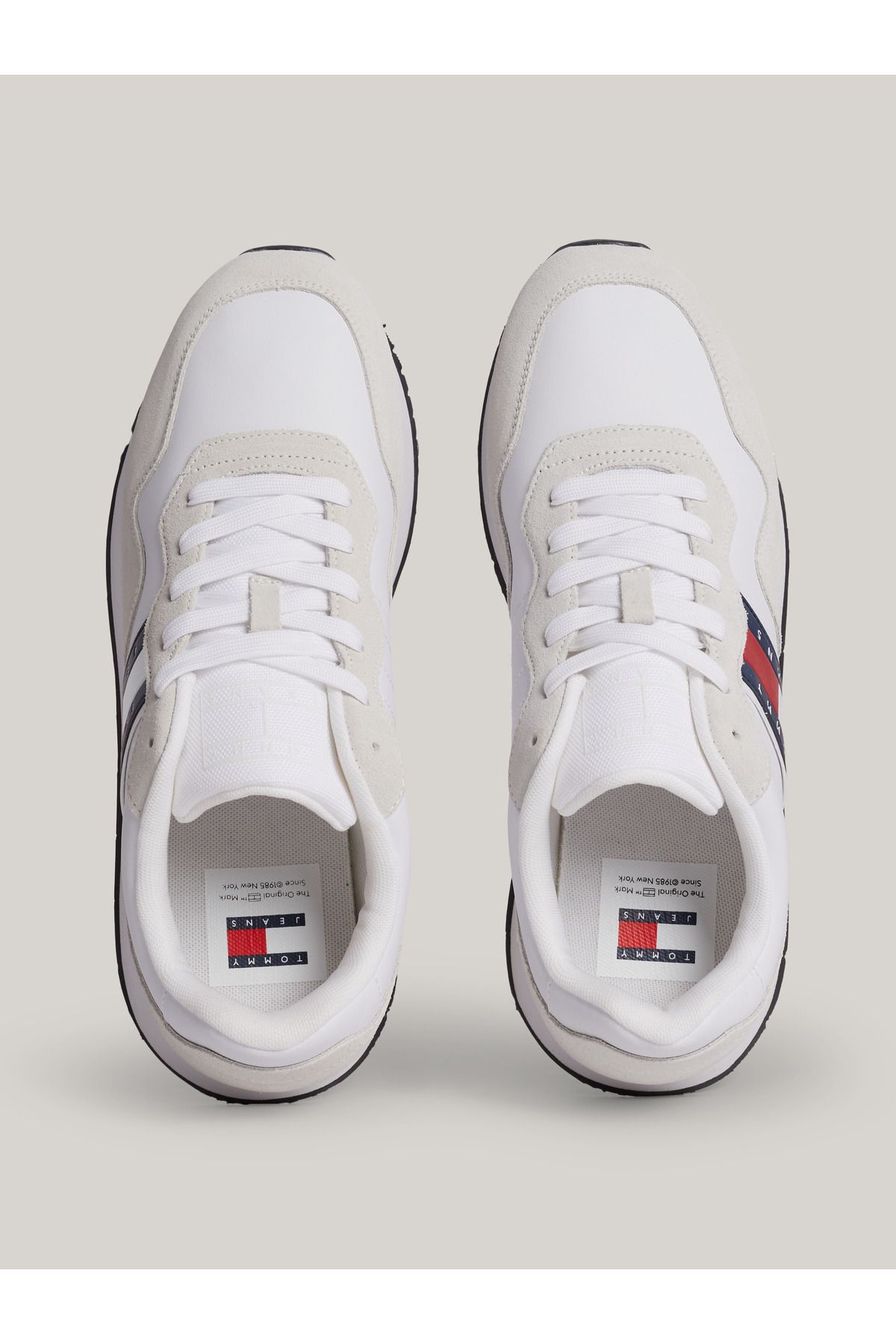 Tommy Hilfiger-Pánské bílé tenisky semišové značky s logem z recyklovaného polyesteru s gumovou podrážkou 4