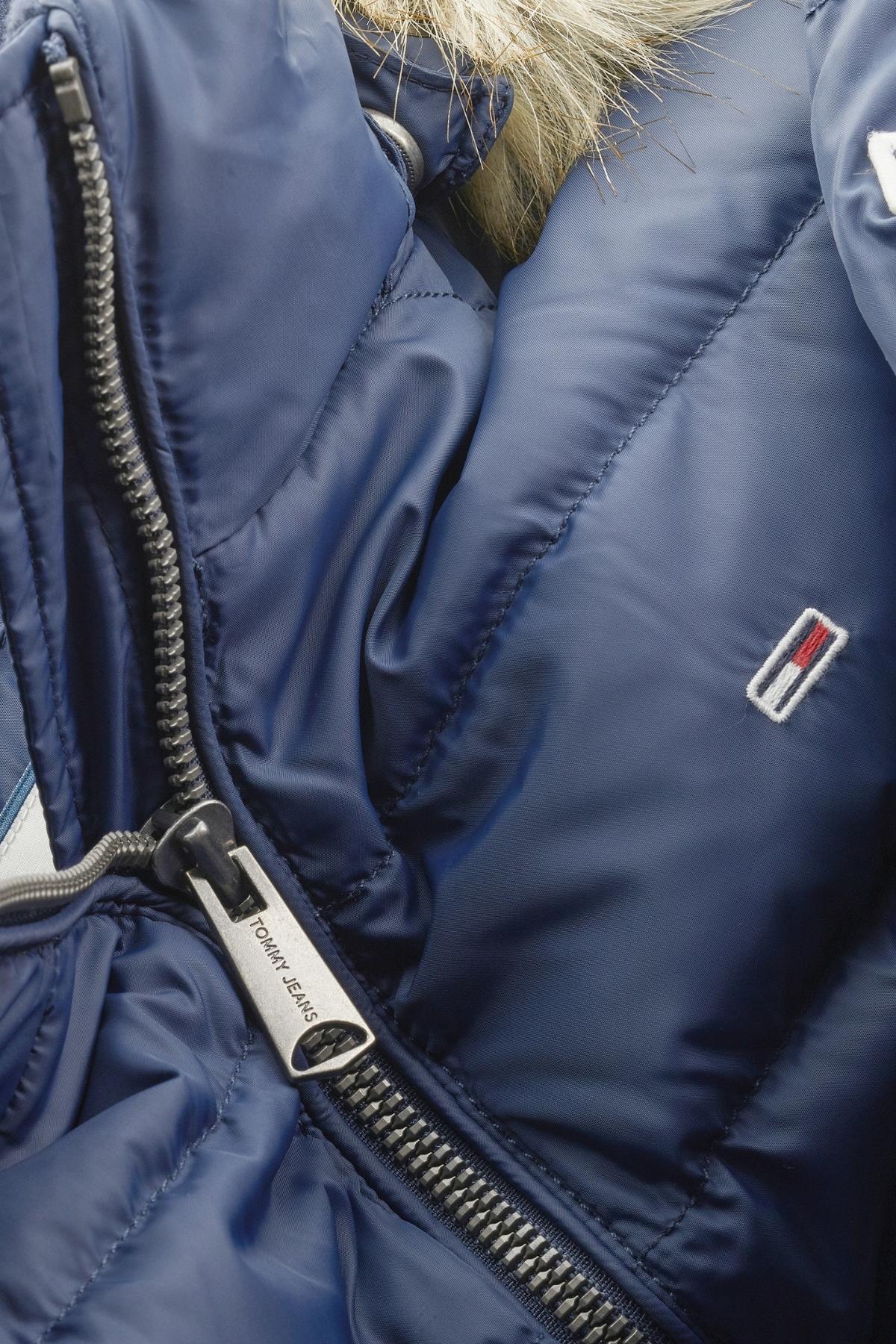 Tommy Hilfiger  Kadın Marka Bayrak Logolu Sabit Kapüşonlu Kapitone Dolgulu Lacivert Mont DW0DW08588 C - Görsel 3