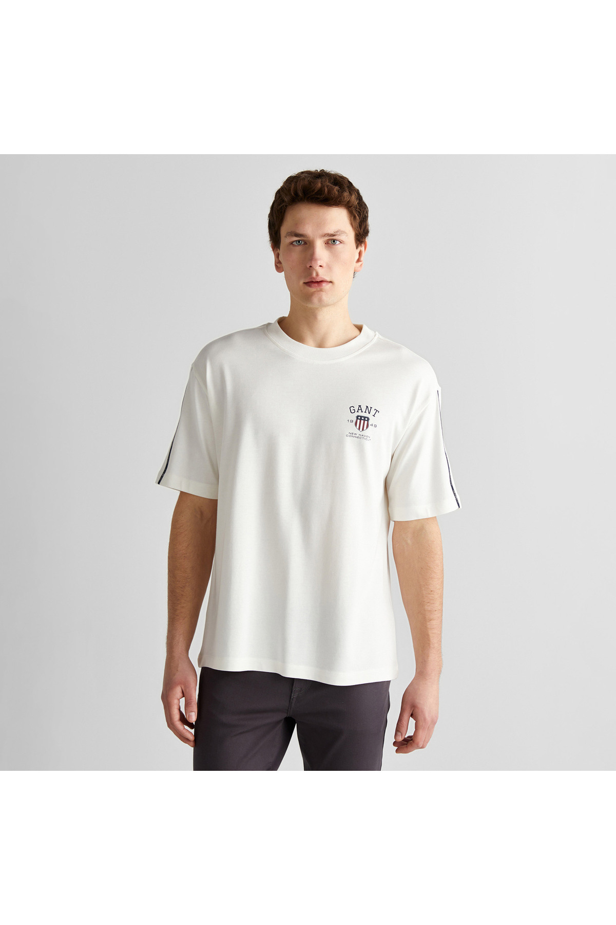 گنت تیشرت مردانه یقه گرد طرح لوگودار مدل Relaxed Fit Crew Neck گنت تیشرت مردانه یقه گرد طرح لوگودار مدل Relaxed Fit Crew Neck