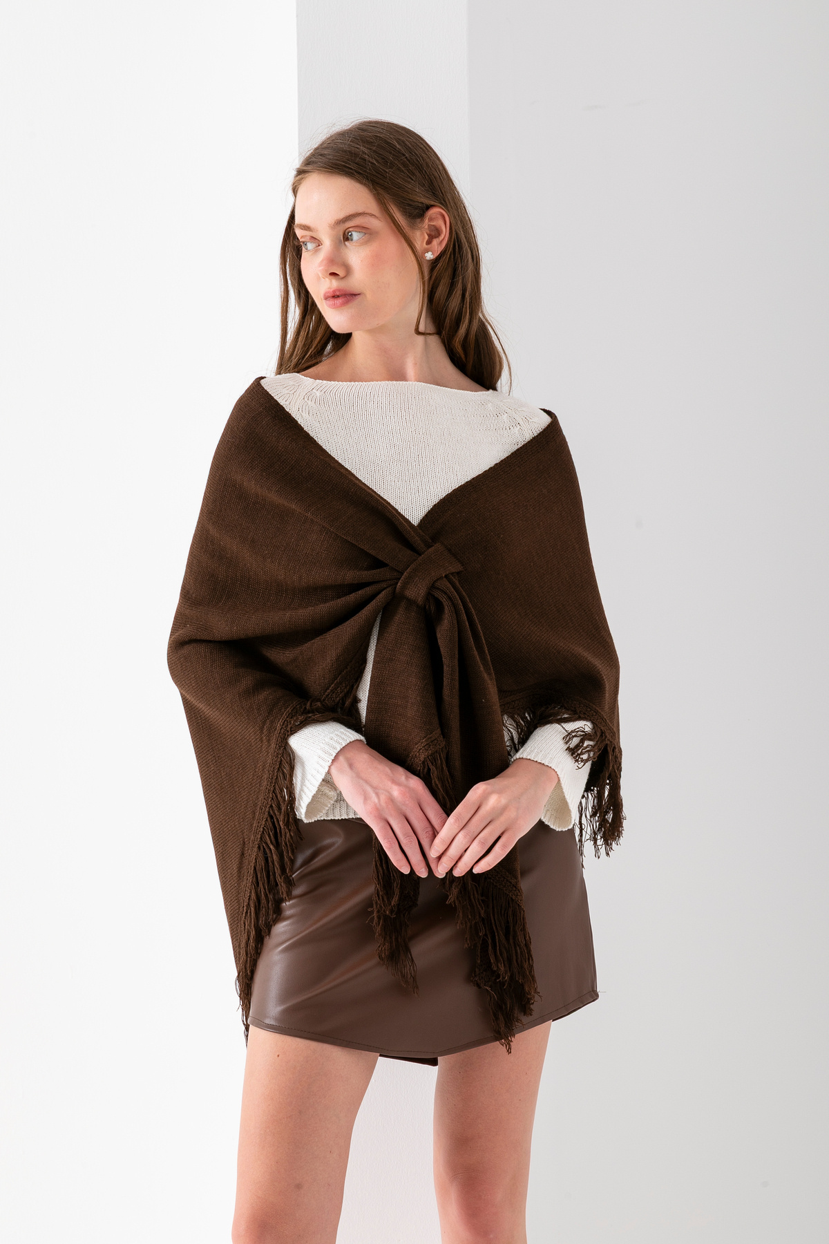 VEGA MODA %100 Akrilik Üçgen Örgü Omuz Şalı, Püsküllü ve Yumuşak Dokulu Panço Model, Üçgen Atkı Şal