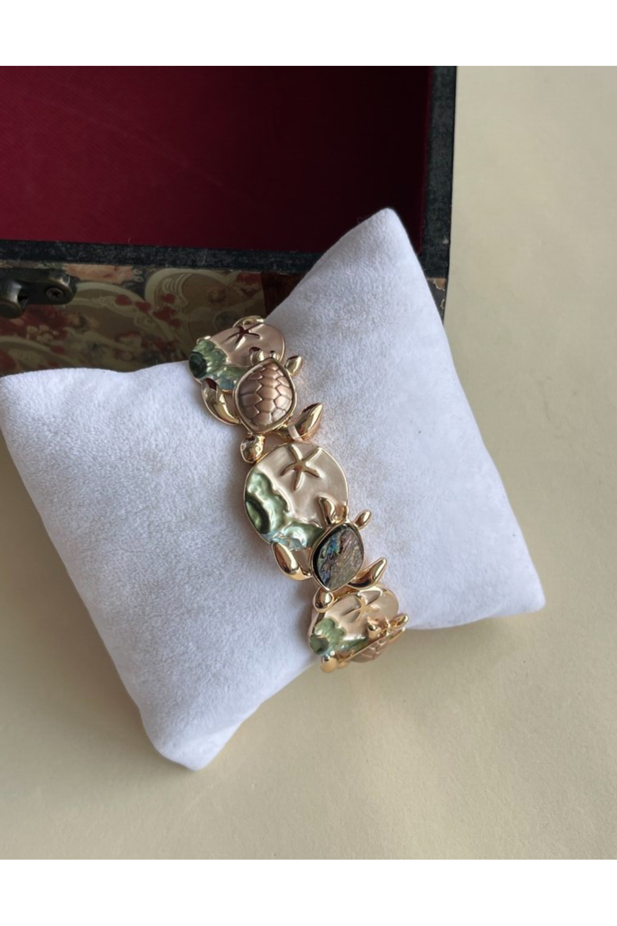 Caretta Caretta Sea Turtle Elastic Design Bracelet with Okyunus Stone