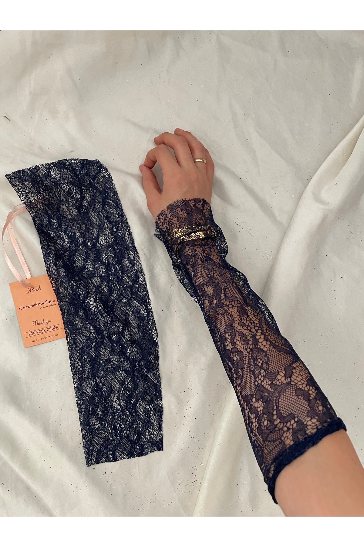Nurcanilirboutique Lacivert dantel eldiven kolluk görsel 2