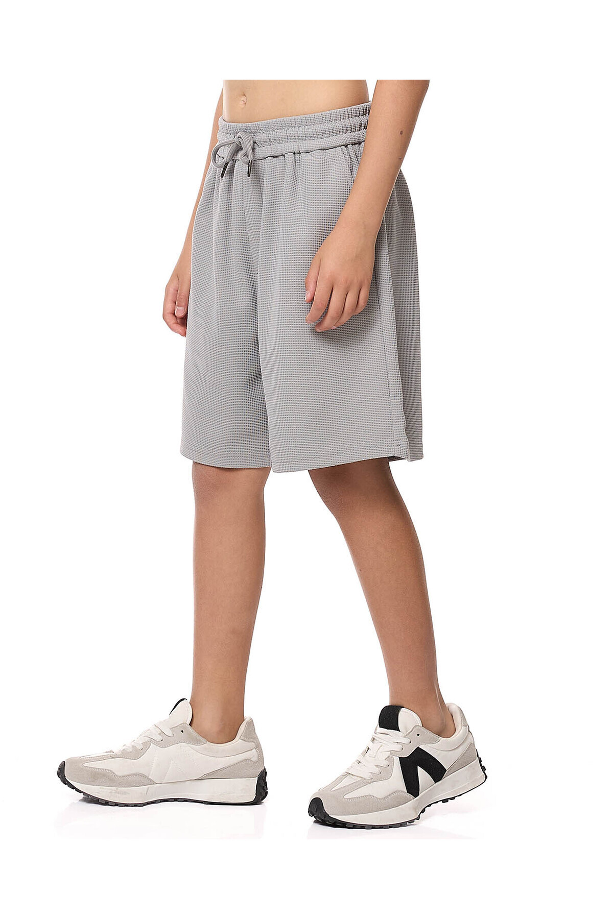 R&B-Textured Shorts with Drawstring Waist 3