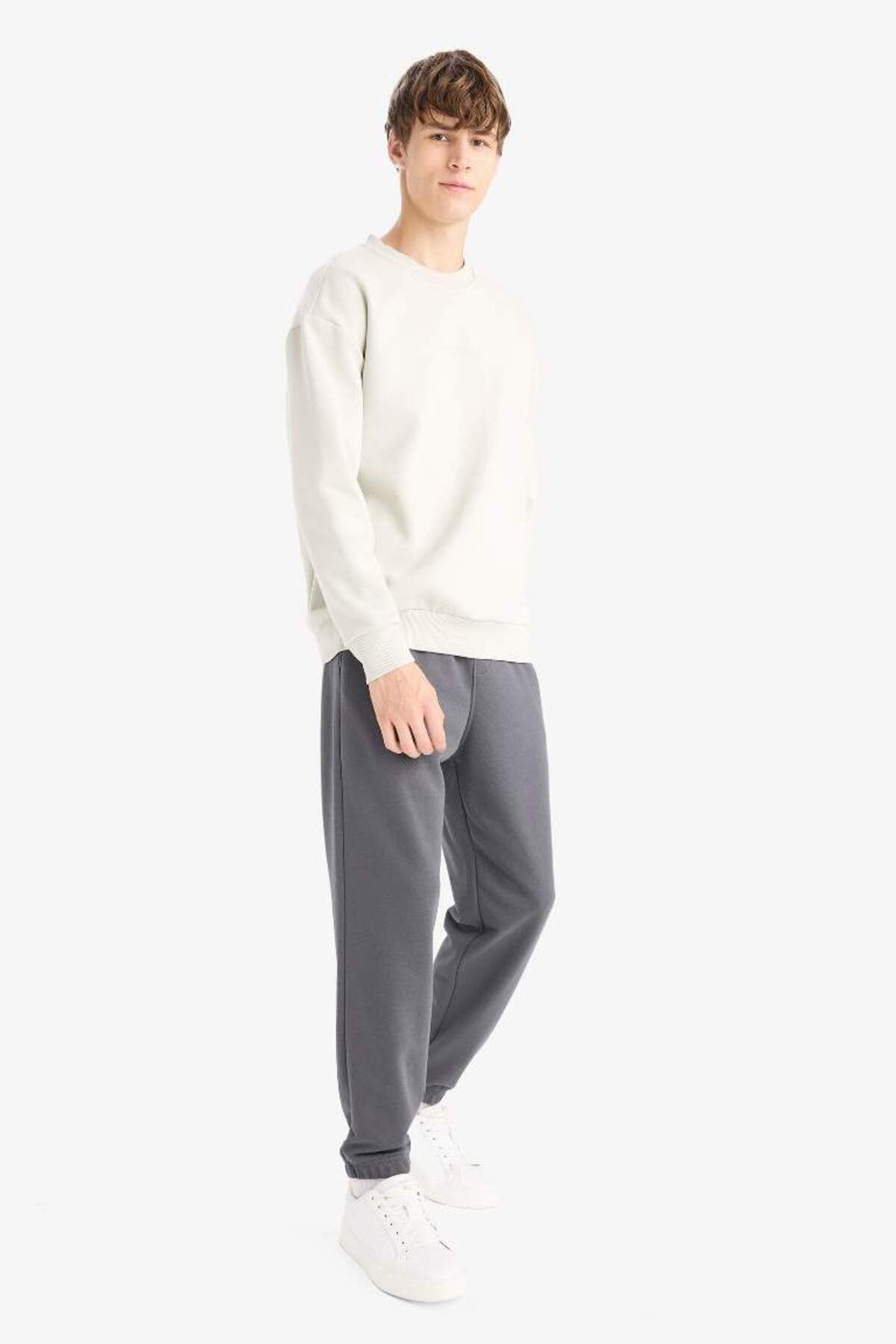 DeFacto-New Season Regular Fit Basic Plain Jogger Tracksuit with Laced Waist and Elasticized Legs with Pockets 3