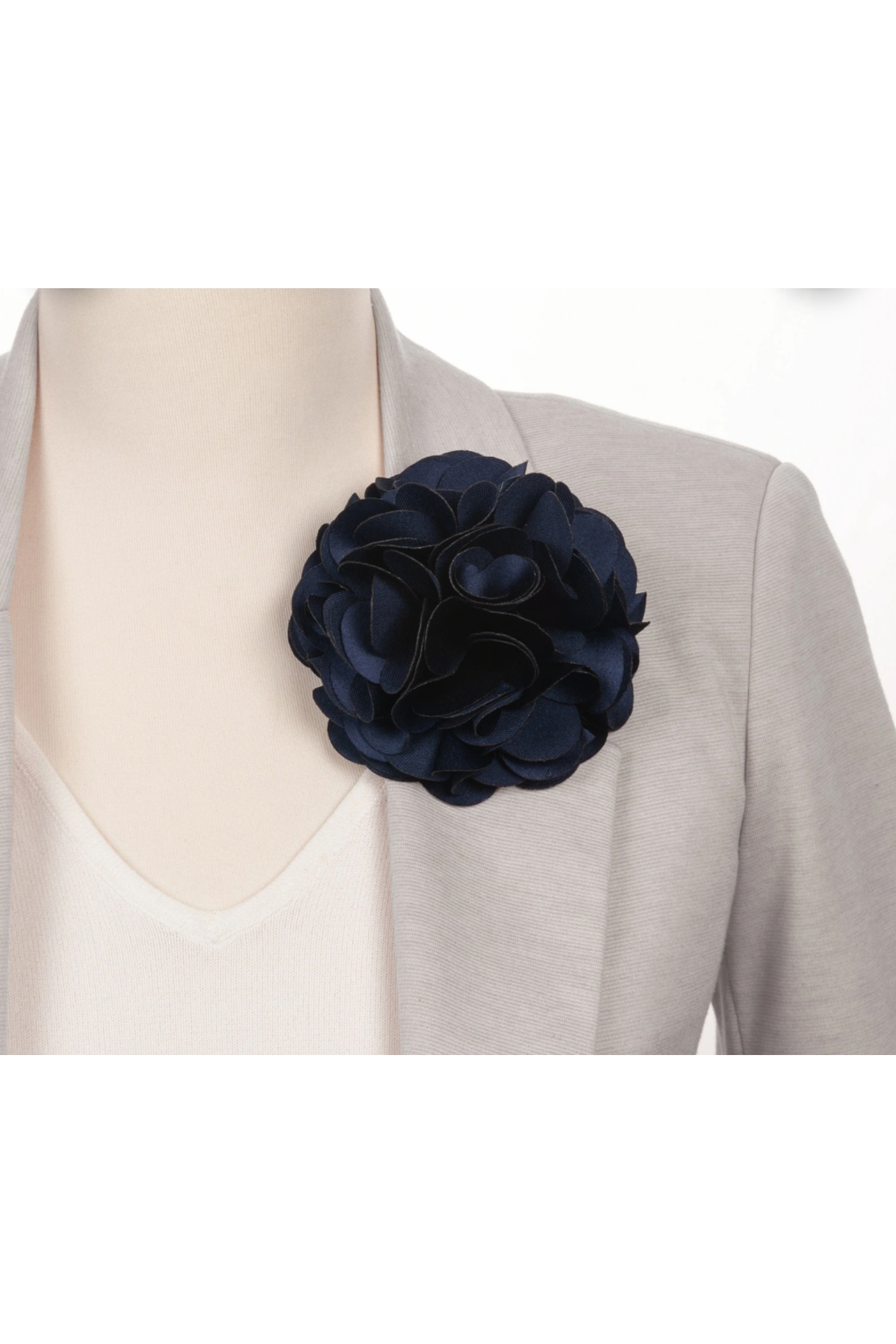 Fabric Flower Brooch - Stylish Accessory Lapel Pin for Blazer, Evening Dress and Daily Outfit