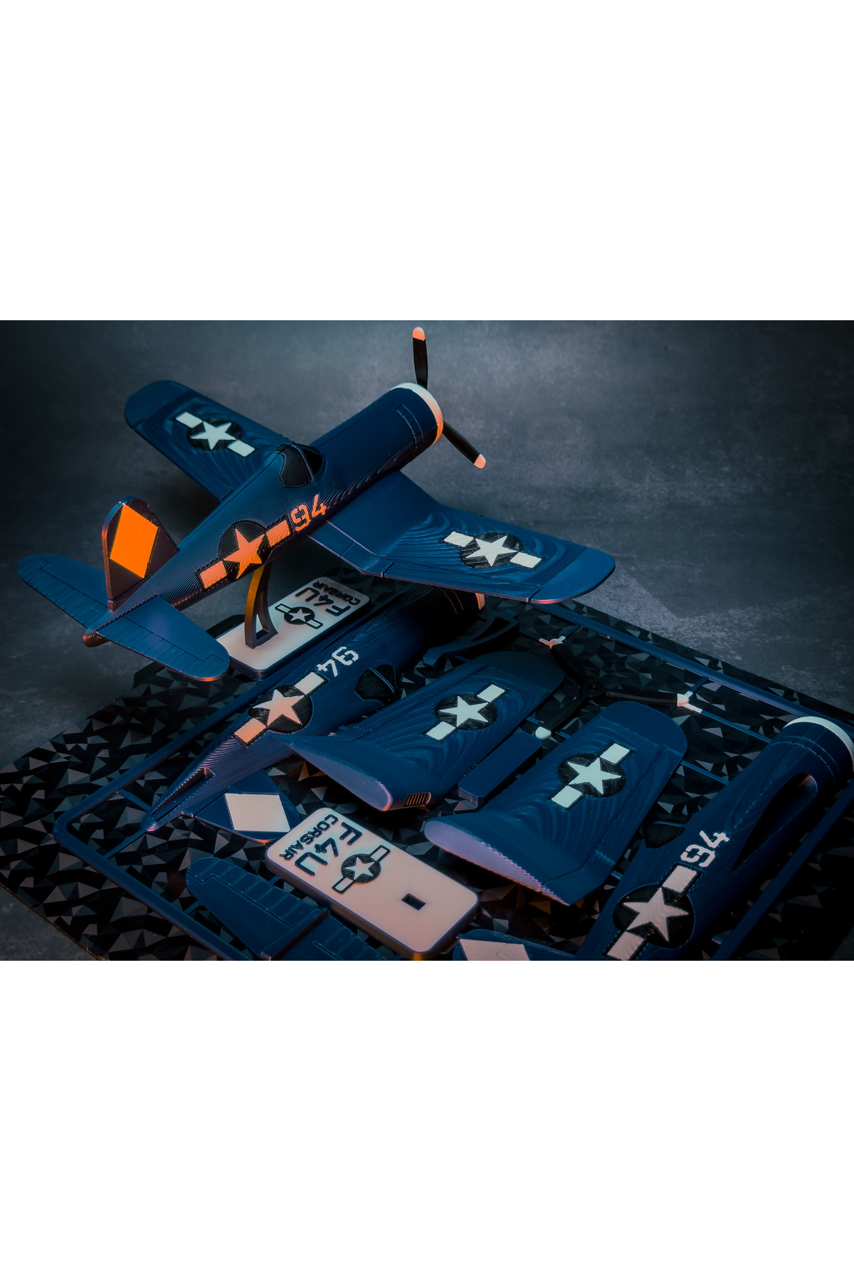 F4U 3D Kit Kart – Kriegsflugzeugmodell des Zweiten Weltkriegs, dekoratives Desktop-Objekt