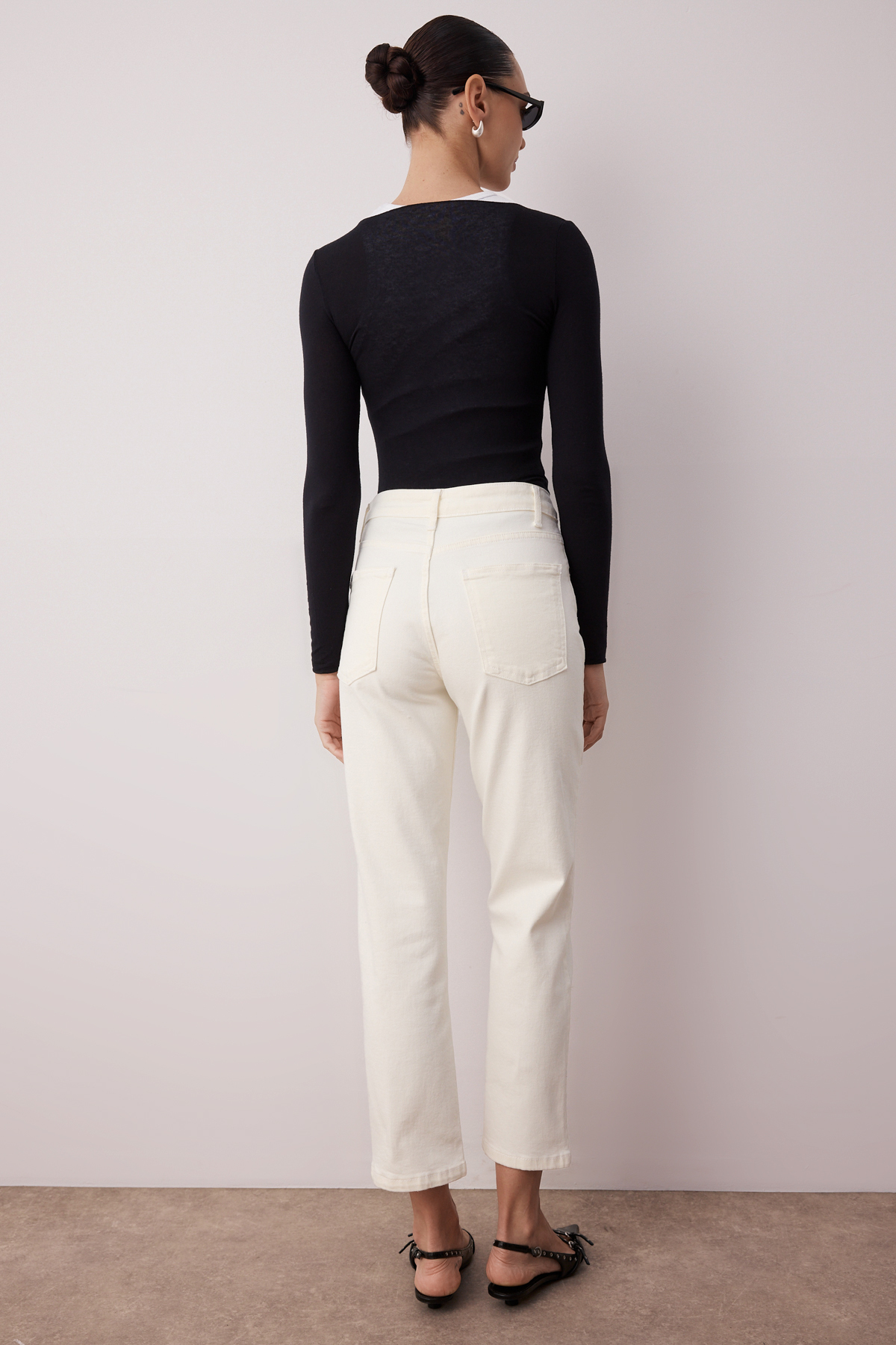 Trendyolmilla  Beyaz Yüksek Bel Düz Kesim Comfort/Esnek Straight Jeans TWOSS25JE00099 - Görsel 8