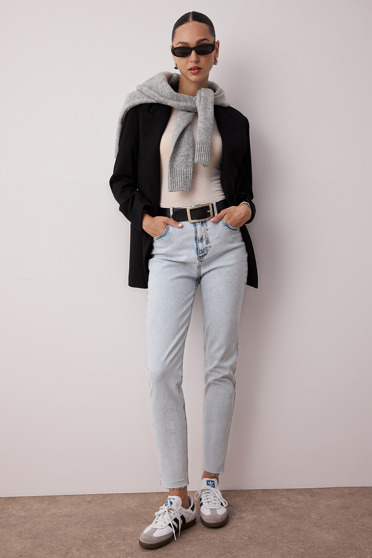 Trendyolmilla  Açık Mavi Yüksek Bel Mom Comfort Jeans TWOSS25JE00279 - Görsel 2