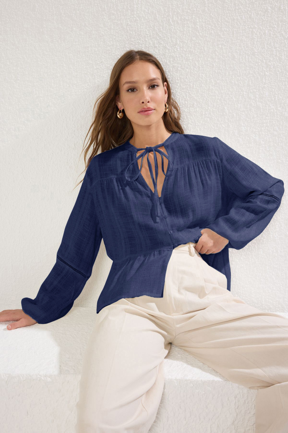 Trendyolmilla  Lacivert Pamuklu Dokulu Kolda Dantelli Oversize Boho Dokuma Gömlek TWOSS25GO00038