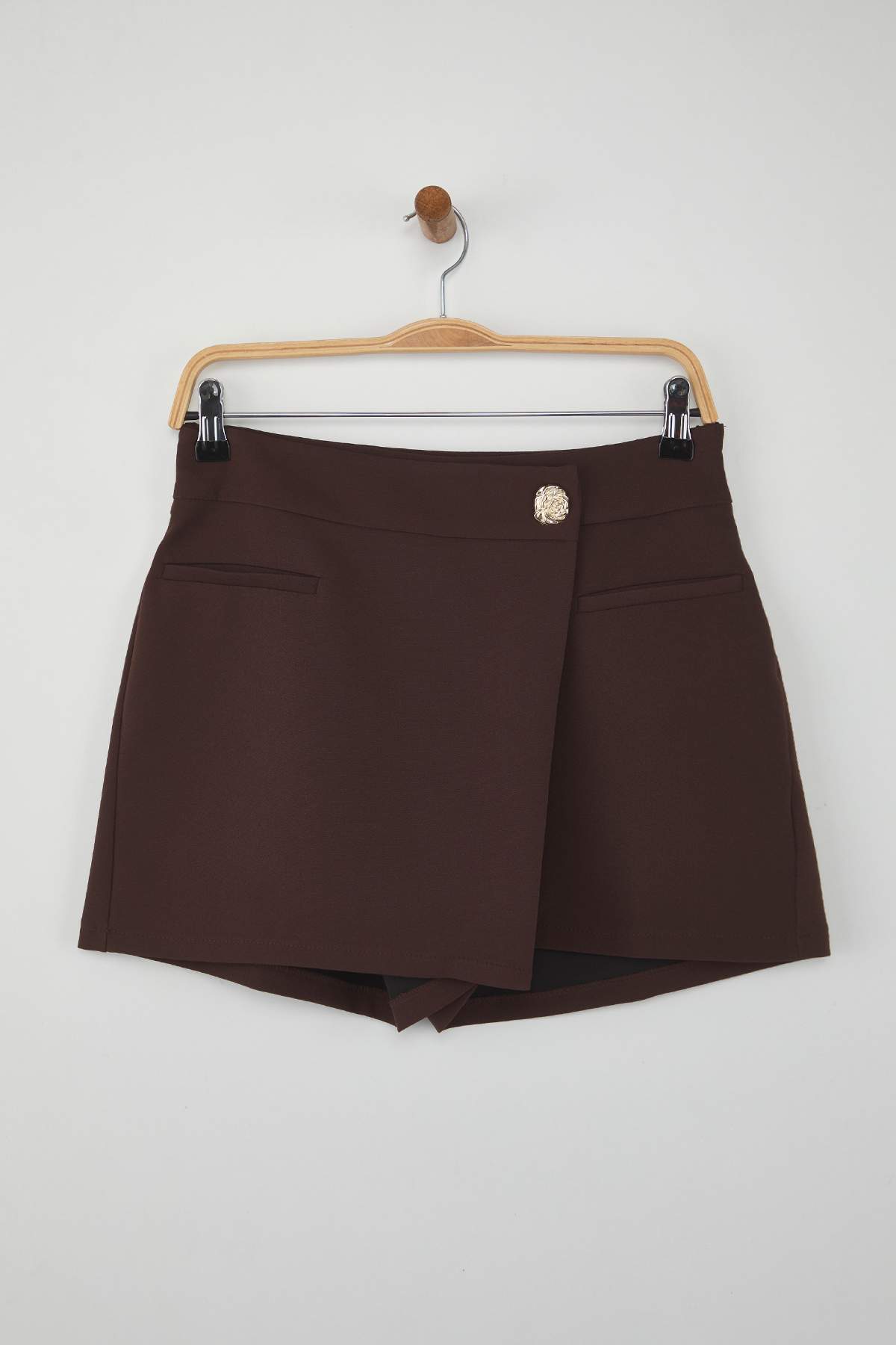 Trendyolmilla  Koyu Kahverengi Düğme Detaylı Mini Şort Etek Şort & Bermuda TWOAW26SR00027 - Görsel 6