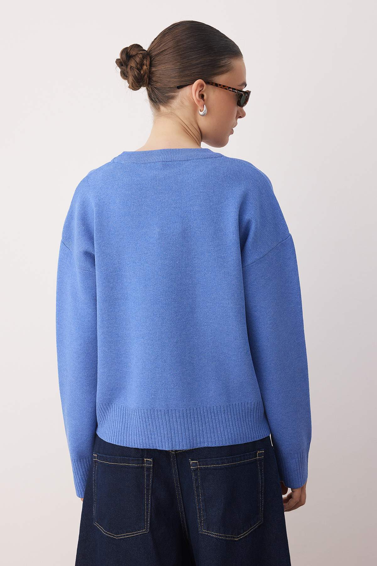 Trendyolmilla  Saks Viskon İçerikli Geniş Kalıp Basic Triko Kazak TWOAW26KZ00127 - Görsel 4