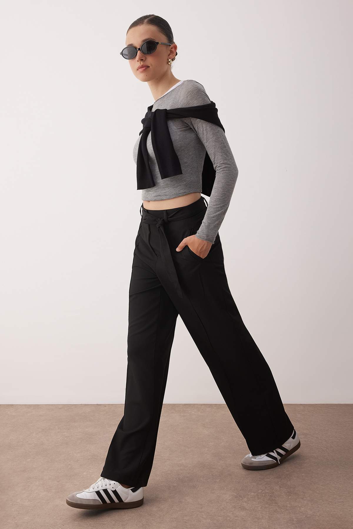 Trendyolmilla  Siyah Kuşaklı Straight/Düz Kesim Nervürlü Kumaş Pantolon TWOAW26PL00047 - Görsel 2