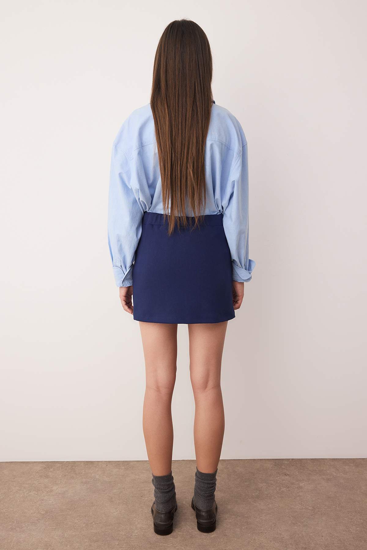 Trendyolmilla  Lacivert Düğme Detaylı Mini Interlok Örme Şort Etek TWOAW26ET00009 - Görsel 4