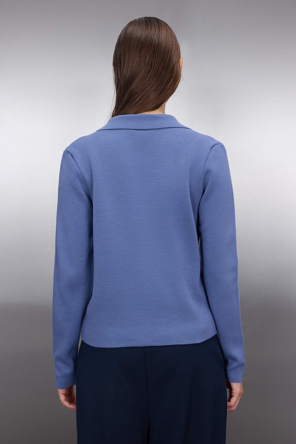 Trendyolmilla  İndigo Elişi Gül Düğme Detaylı Triko Hırka TWOAW26HI00103 - Görsel 4