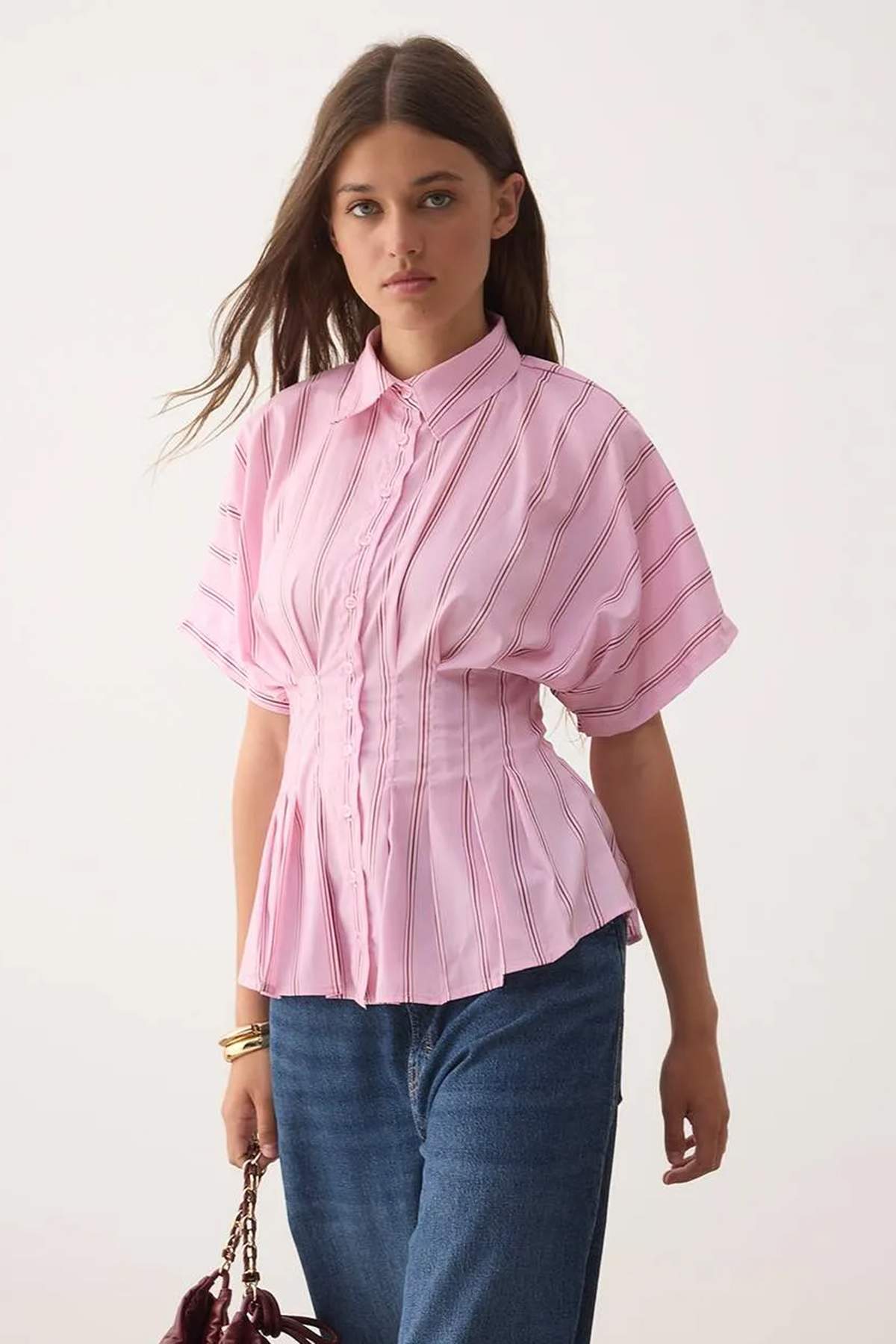 Trendyol Collection Rosa-Mehrfarbiges, tailliertes, gestreiftes Hemd TWOAW26G...