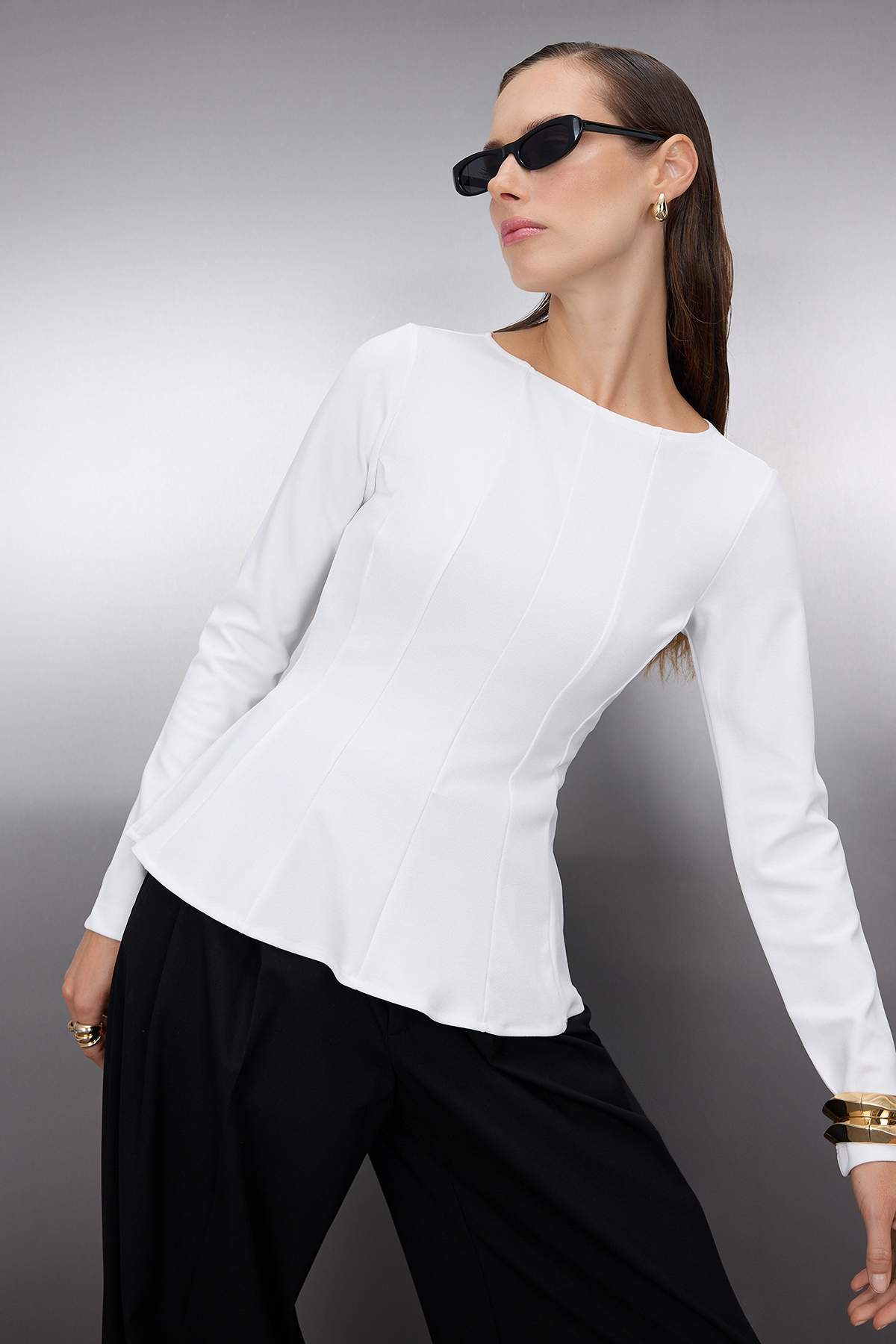 Trendyolmilla  Ekru Kayık Yaka Peplum/Belden Oturmalı Regular Boy Örme Bluz TWOAW26BZ00166 - Görsel 2