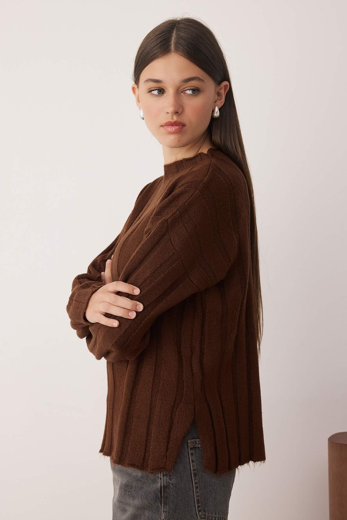 Trendyolmilla  Kahverengi Yumuşak Dokulu Geniş Kalıp Triko Kazak TWOAW26KZ00177