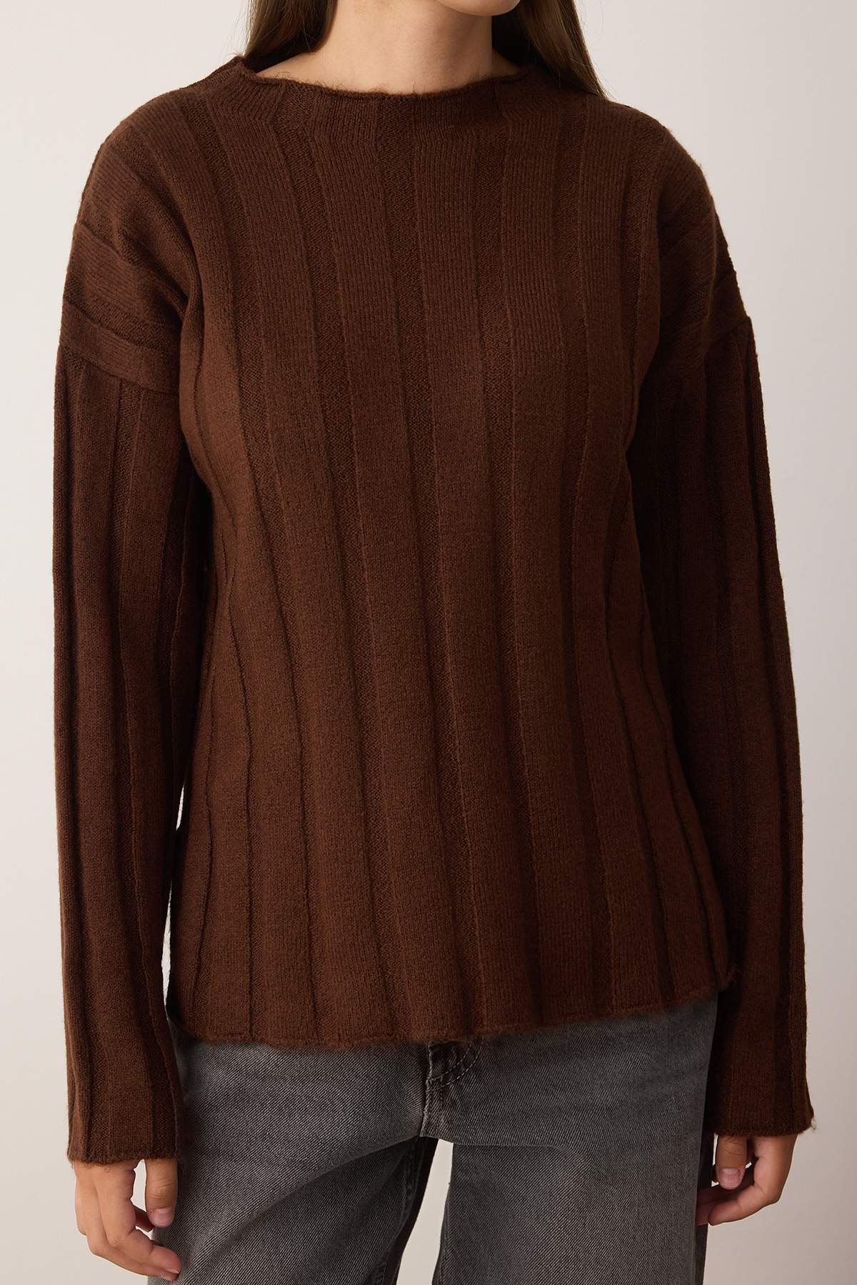 Trendyolmilla  Kahverengi Yumuşak Dokulu Geniş Kalıp Triko Kazak TWOAW26KZ00177 - Görsel 3