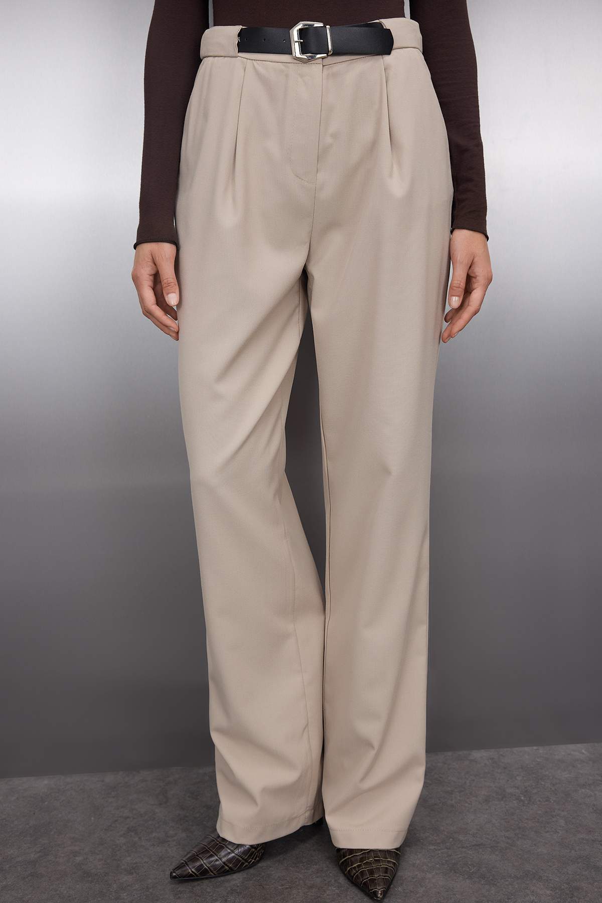 Trendyolmilla  Bej Kemerli Straigt/Düz Kesim Pantolon TWOAW25PL00046 - Görsel 3