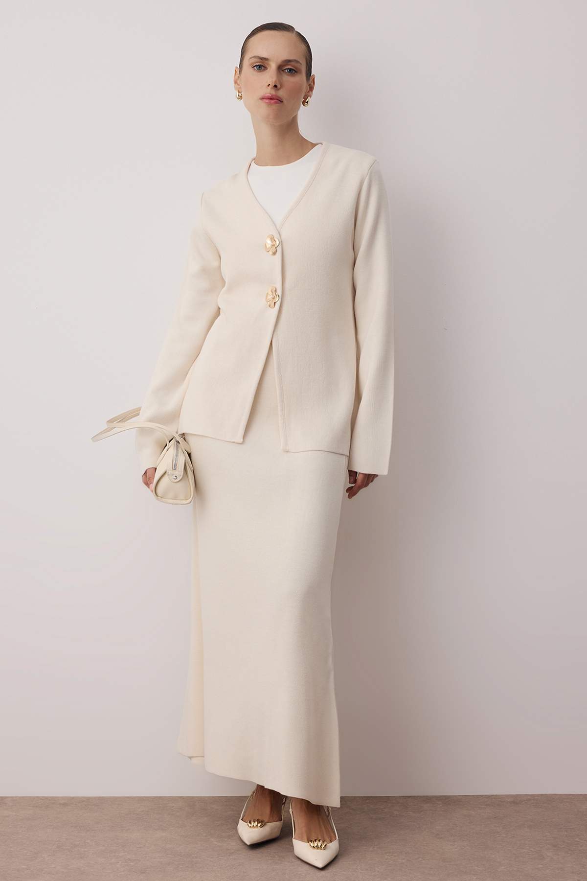 Trendyol Modest-طقم تنورة تريكو بأزرار ذهبية من إكرو TCTAW26US00011 2