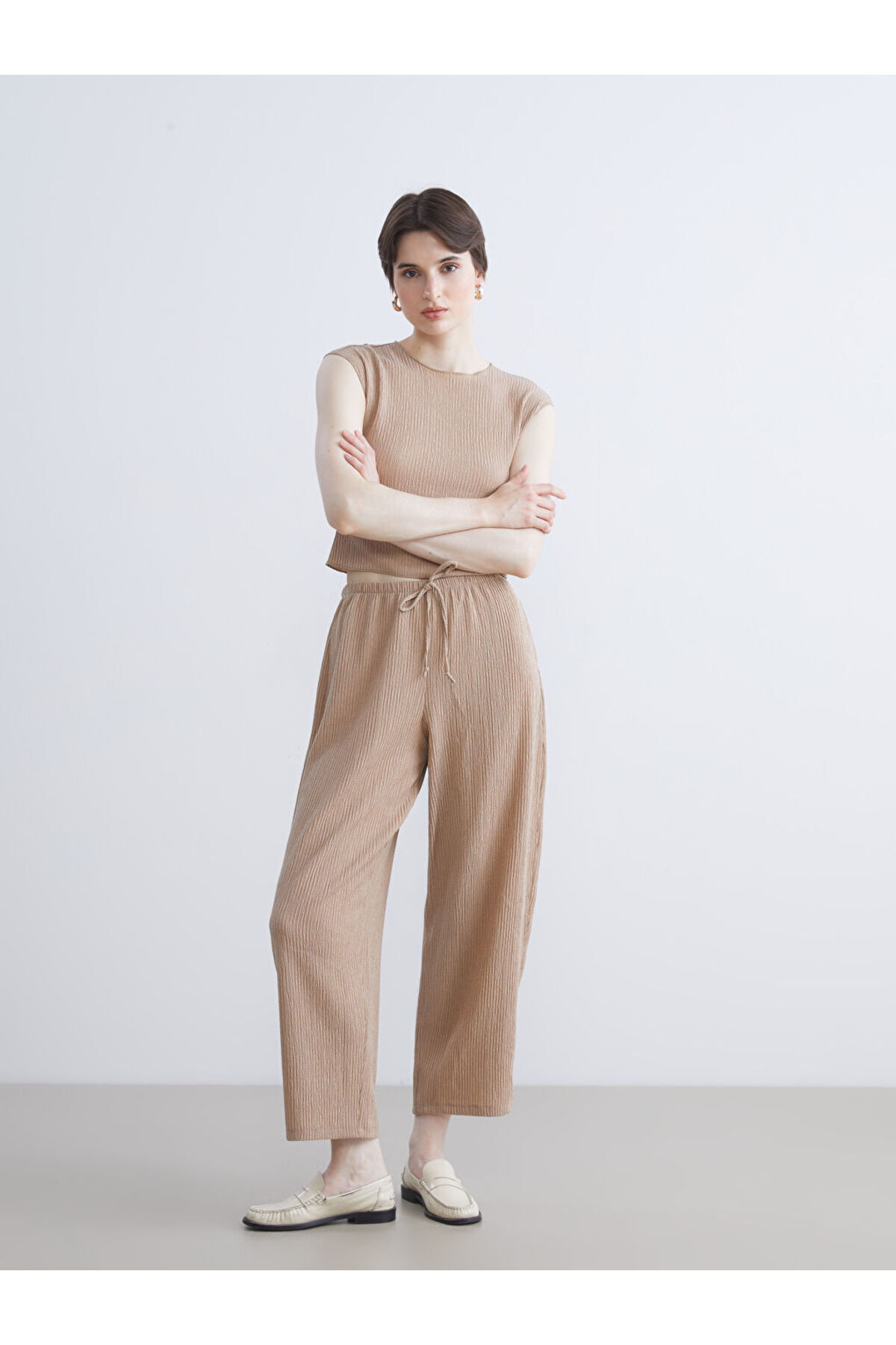 LC Waikiki-Create Your Style from Uzg Store |   Textured Women's Trousers with Elastic Waist 2