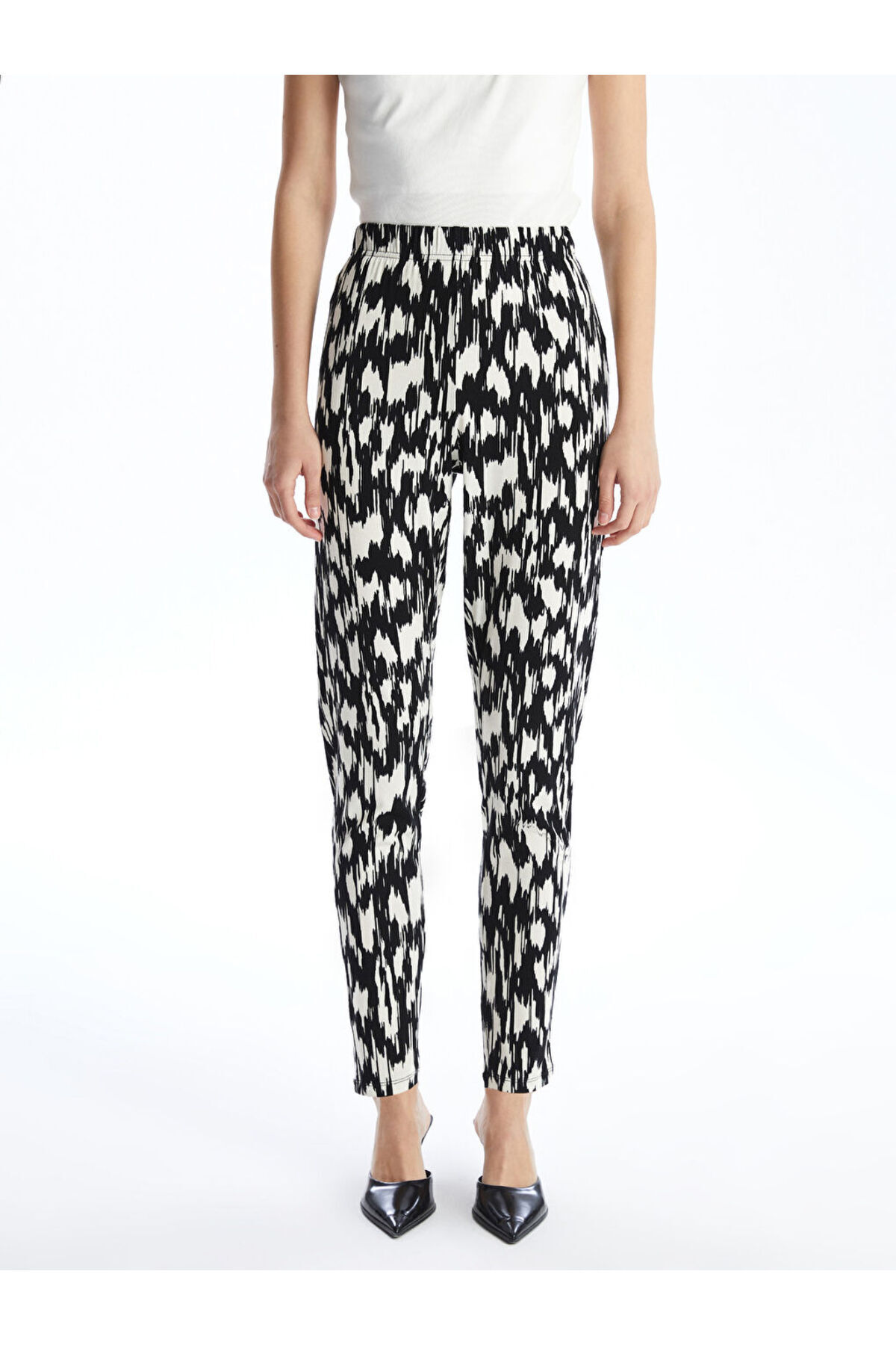 LC Waikiki-Sparkling Selections from Shining Store |   Patterned Women's Trousers with Elastic Waistband 3
