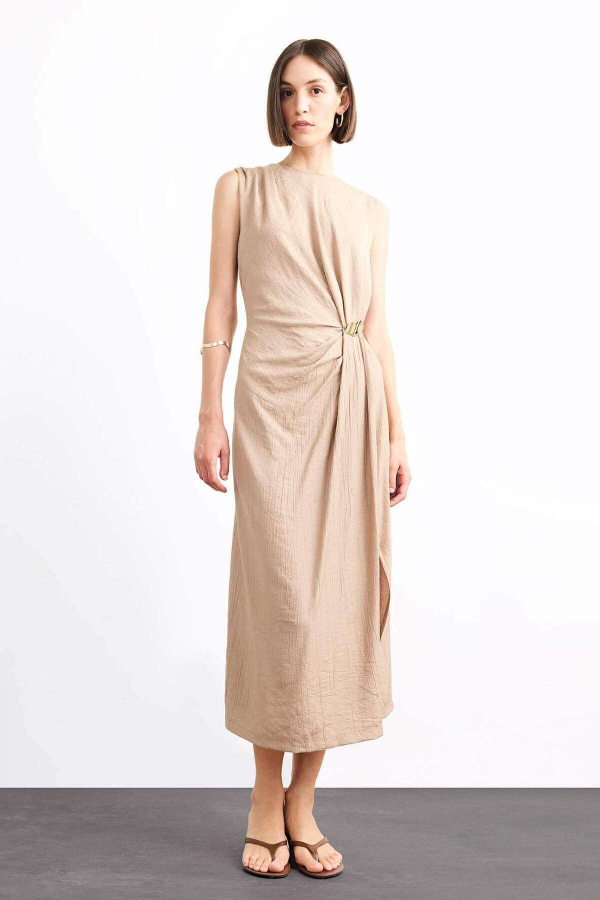 Fitted Toka Detaylı Poplin Kolsuz Yırtmaçlı Midi Elbise G0267AX25SM